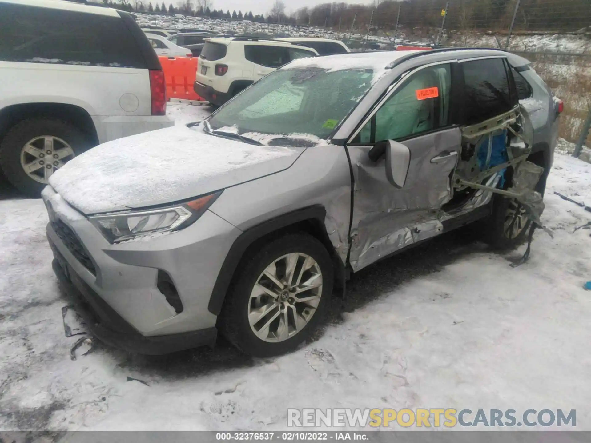 2 Photograph of a damaged car 2T3A1RFV3MC151099 TOYOTA RAV4 2021