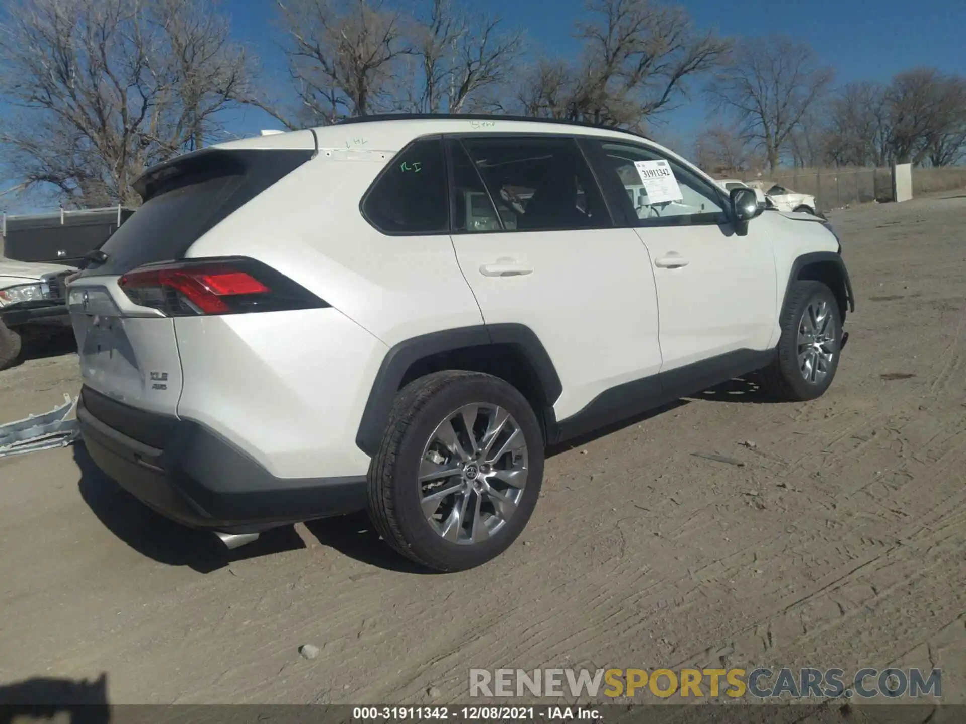 4 Photograph of a damaged car 2T3A1RFV3MW190080 TOYOTA RAV4 2021