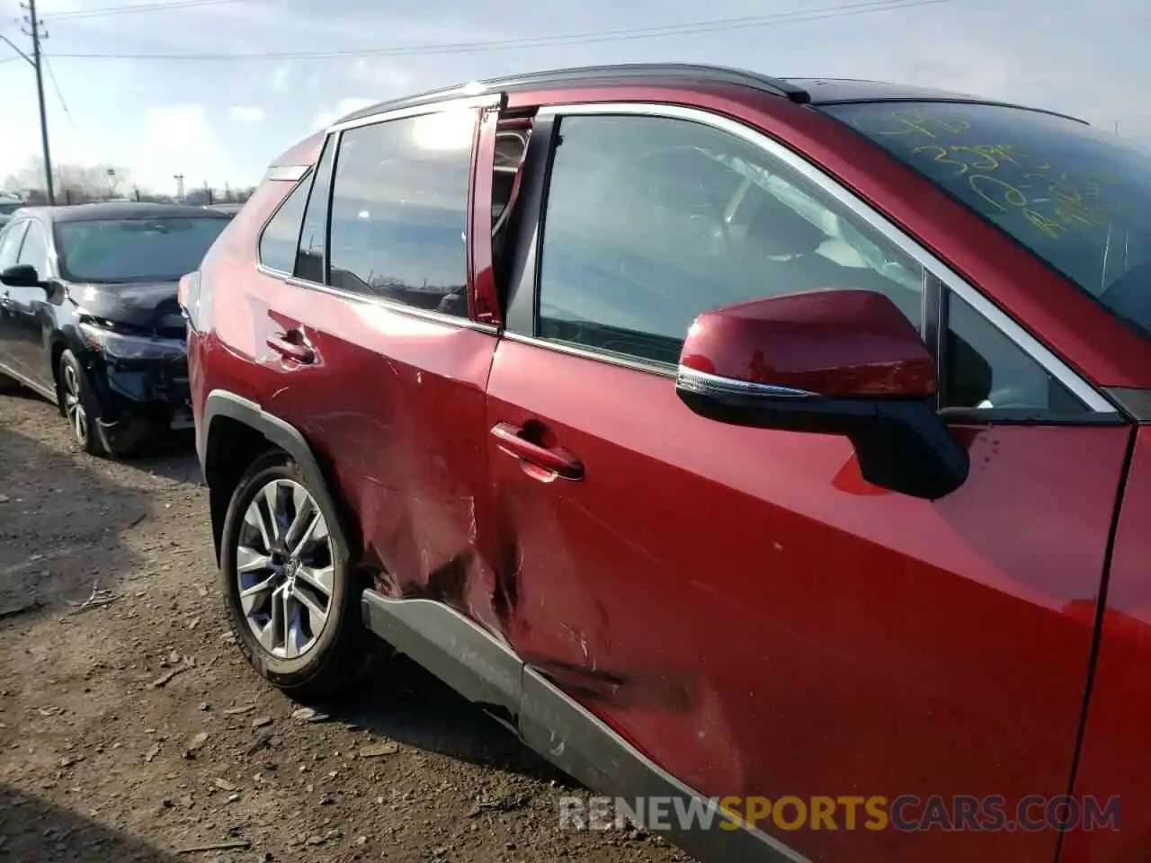 9 Photograph of a damaged car 2T3A1RFV3MW203295 TOYOTA RAV4 2021