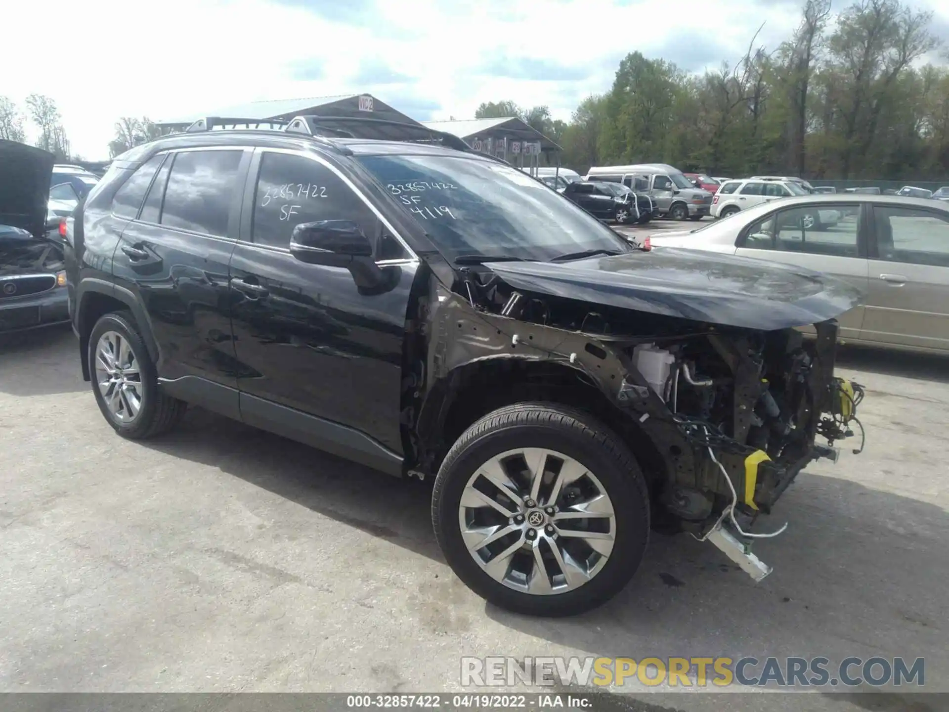 1 Photograph of a damaged car 2T3A1RFV4MC185696 TOYOTA RAV4 2021