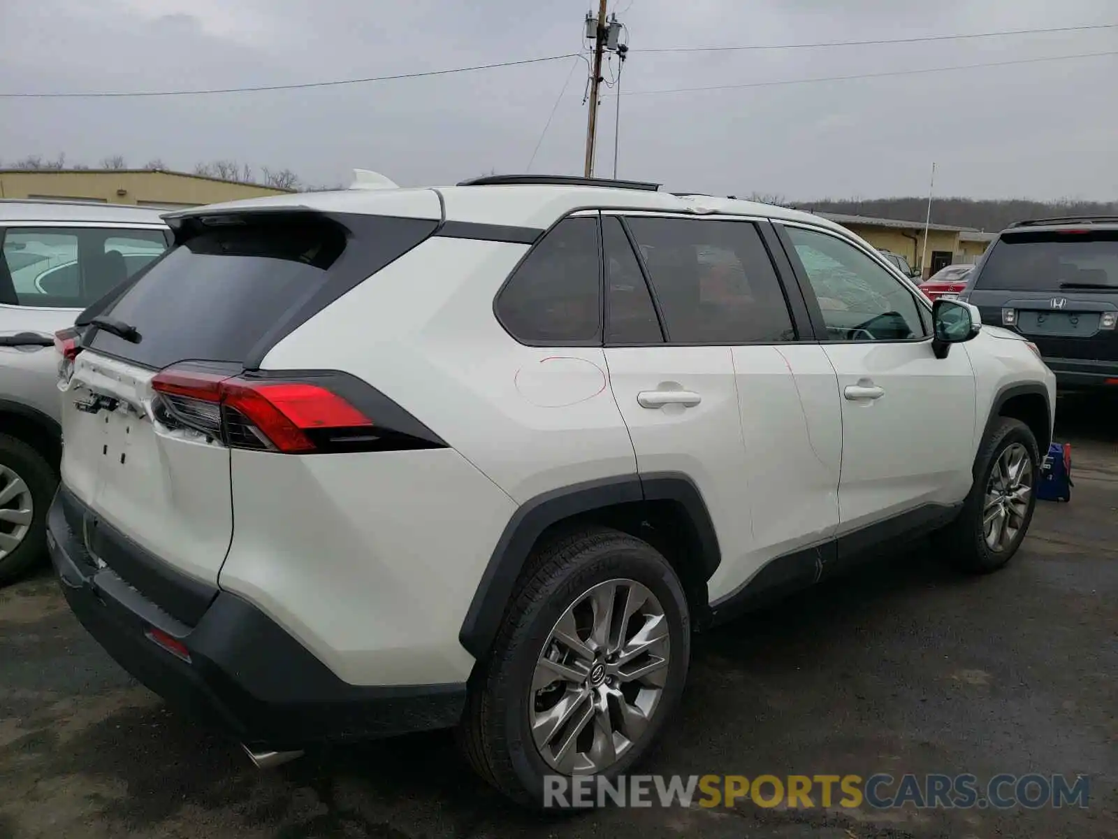 4 Photograph of a damaged car 2T3A1RFV4MW147626 TOYOTA RAV4 2021