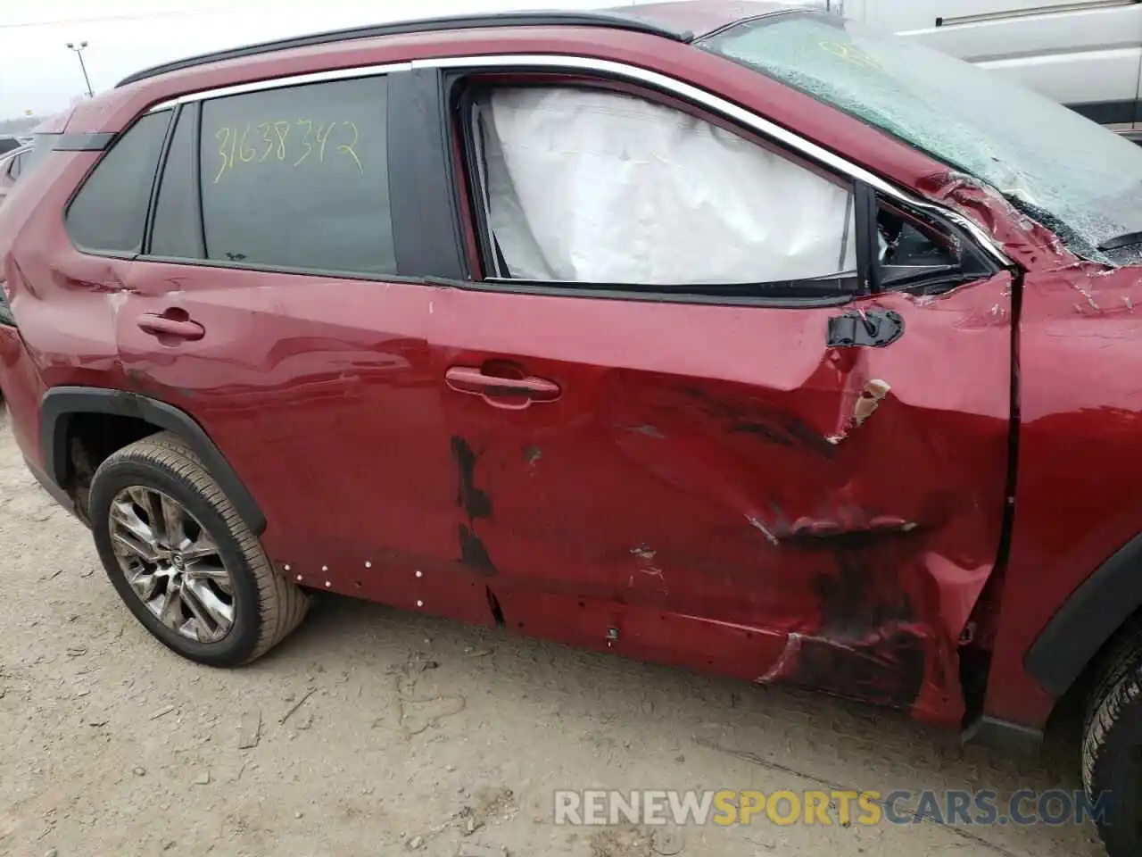 9 Photograph of a damaged car 2T3A1RFV4MW151904 TOYOTA RAV4 2021