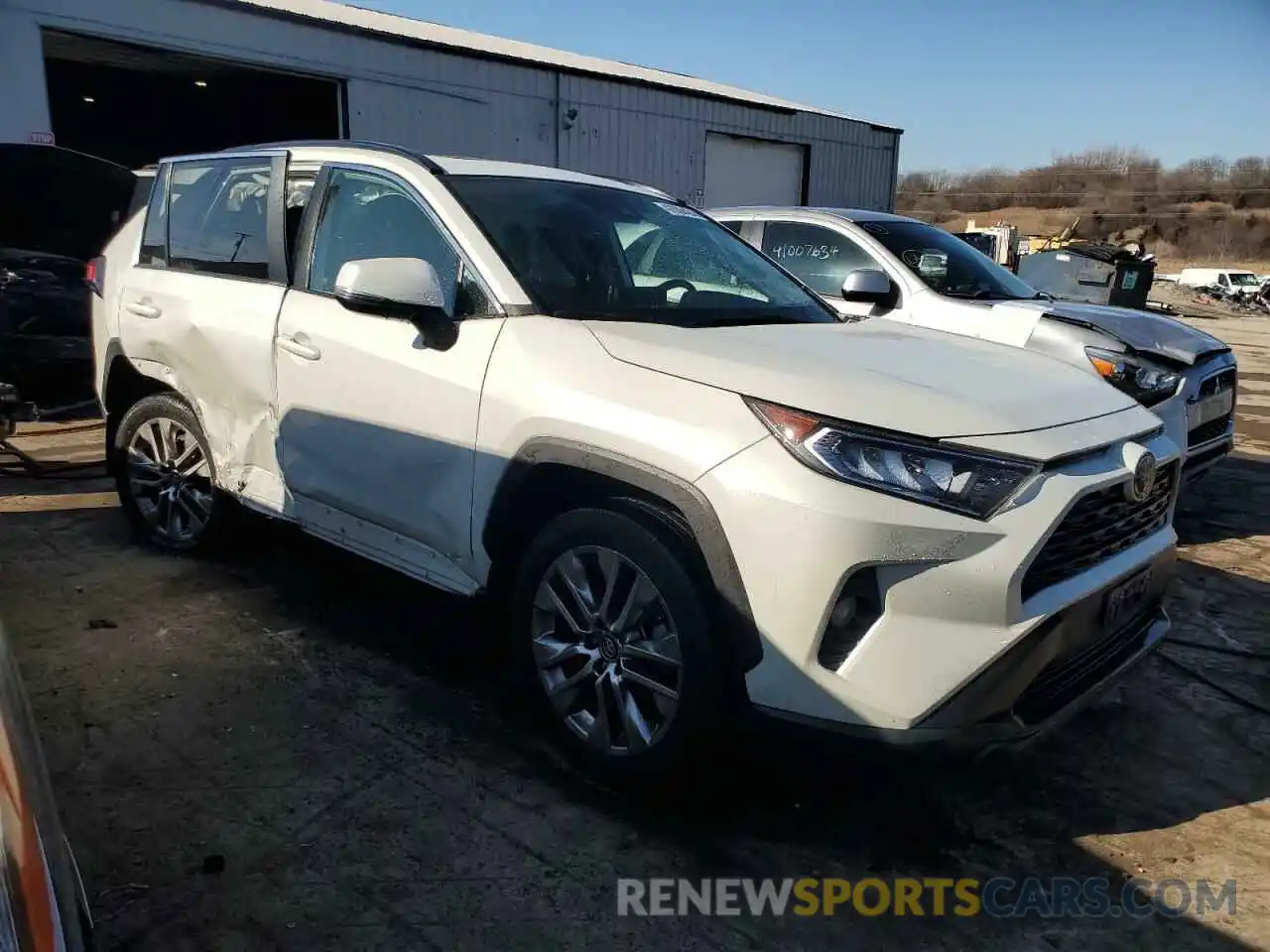 4 Photograph of a damaged car 2T3A1RFV4MW163826 TOYOTA RAV4 2021