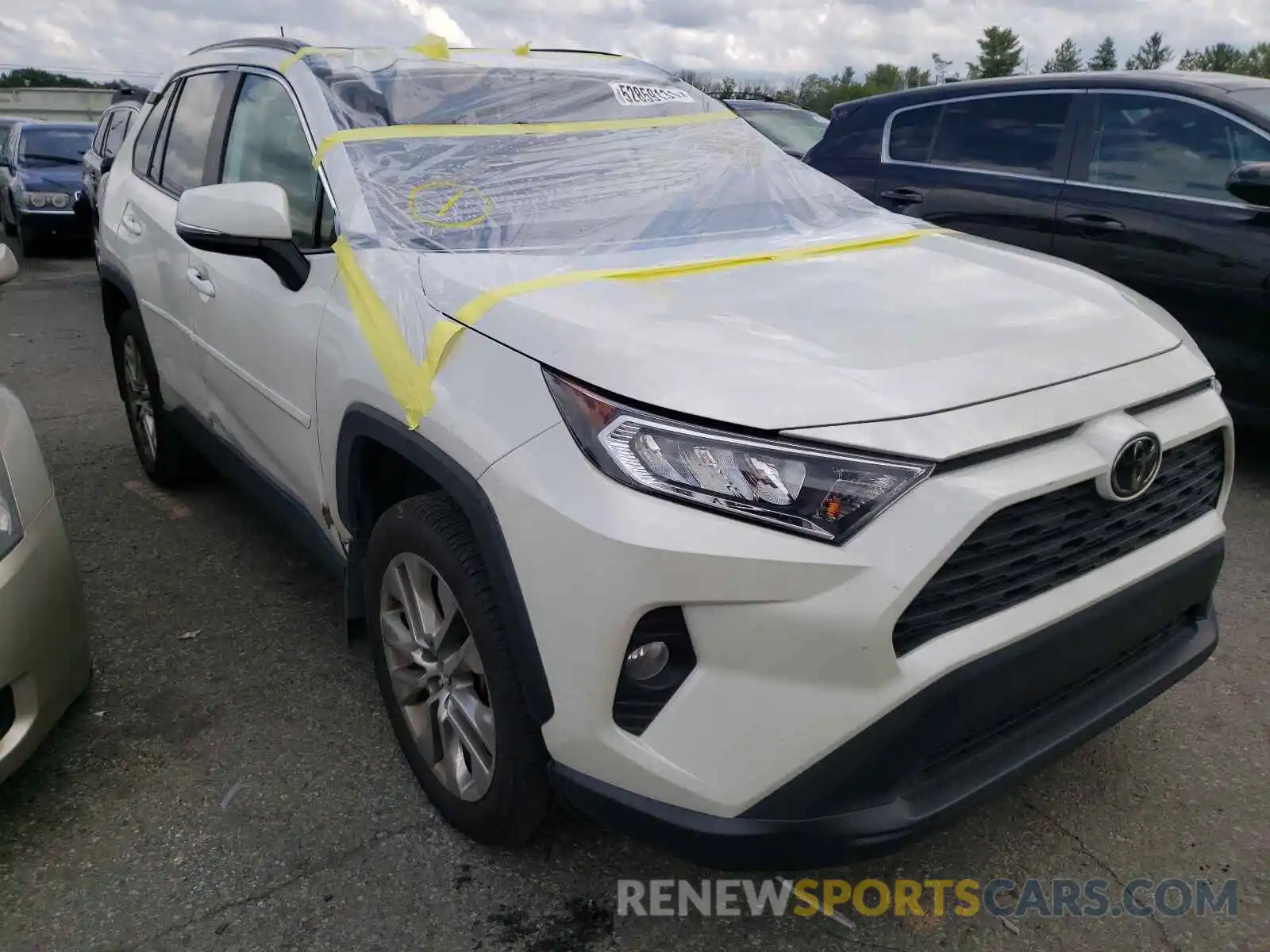 1 Photograph of a damaged car 2T3A1RFV4MW165611 TOYOTA RAV4 2021