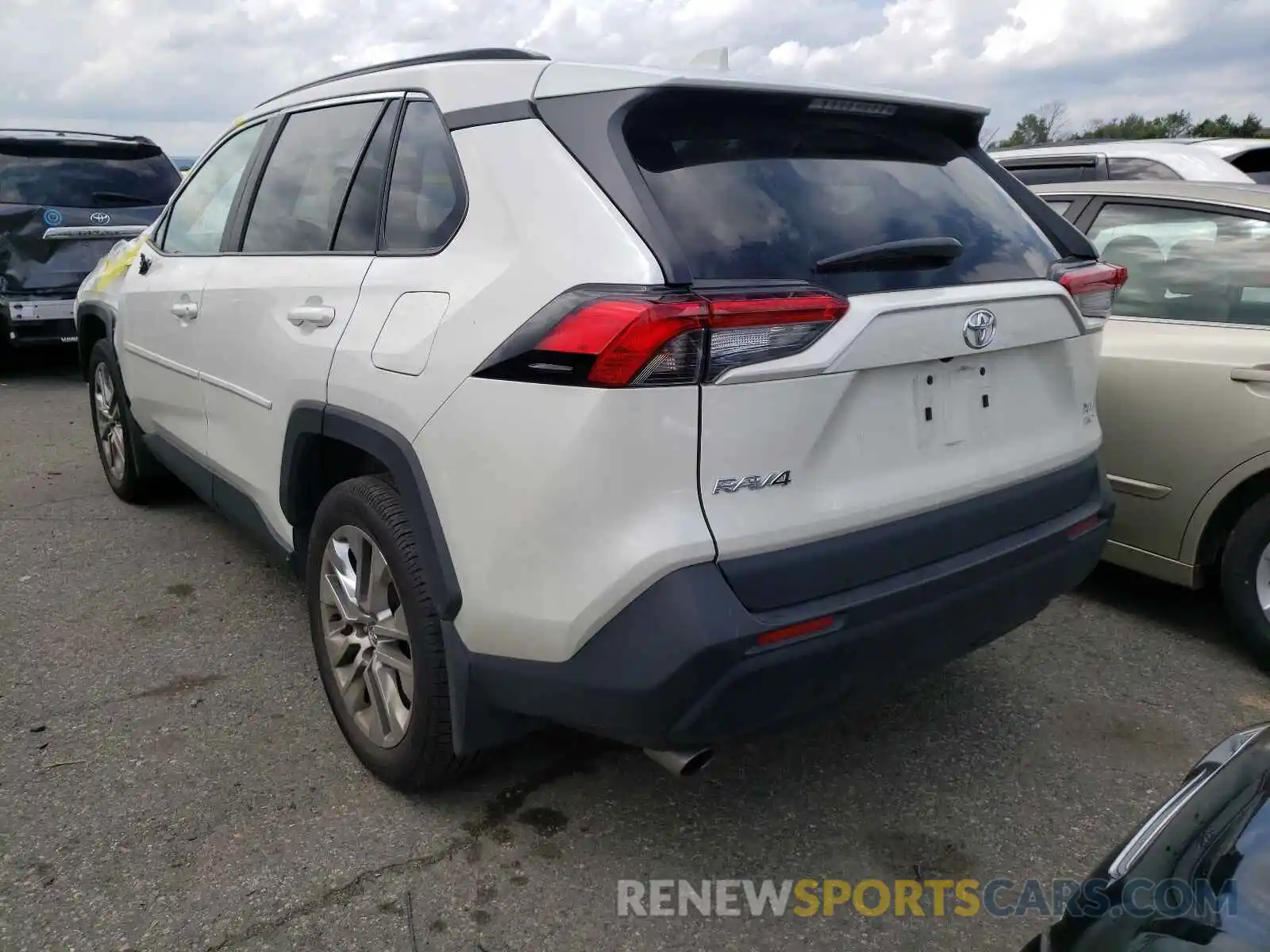 3 Photograph of a damaged car 2T3A1RFV4MW165611 TOYOTA RAV4 2021