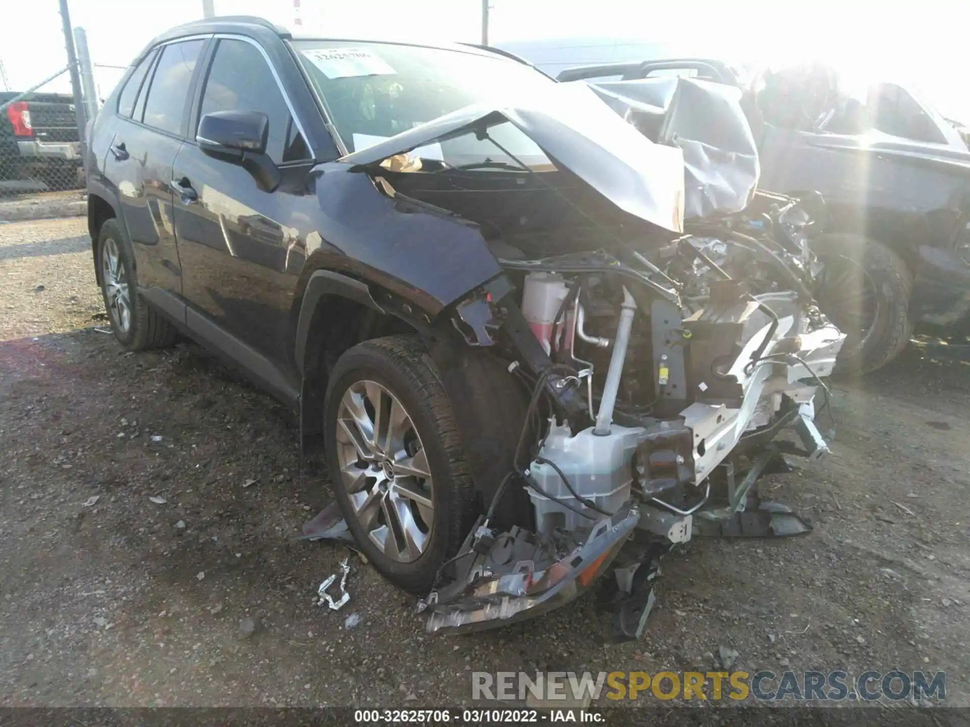 1 Photograph of a damaged car 2T3A1RFV4MW182697 TOYOTA RAV4 2021