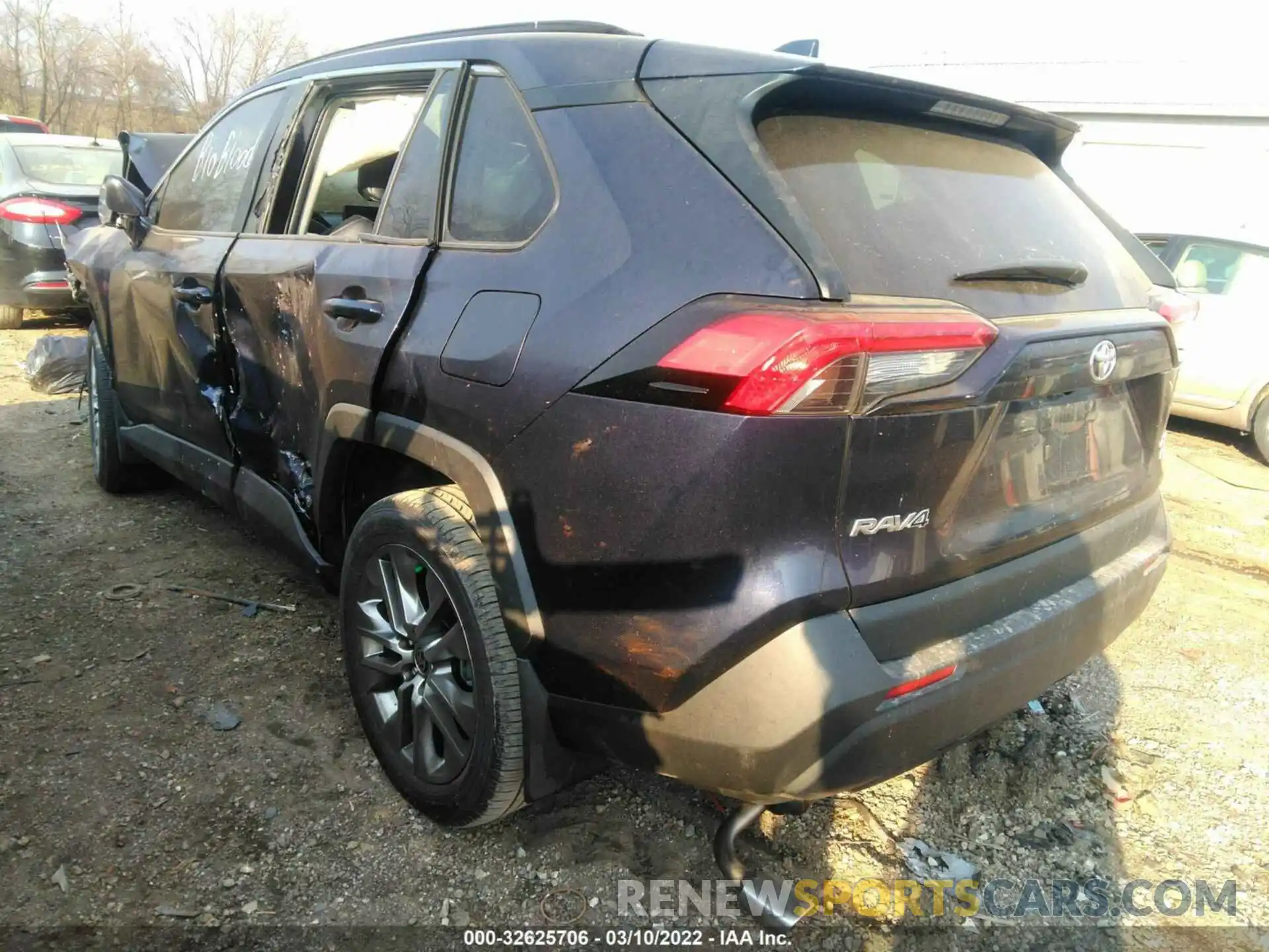 3 Photograph of a damaged car 2T3A1RFV4MW182697 TOYOTA RAV4 2021