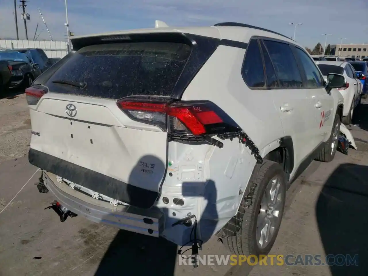 4 Photograph of a damaged car 2T3A1RFV4MW187625 TOYOTA RAV4 2021