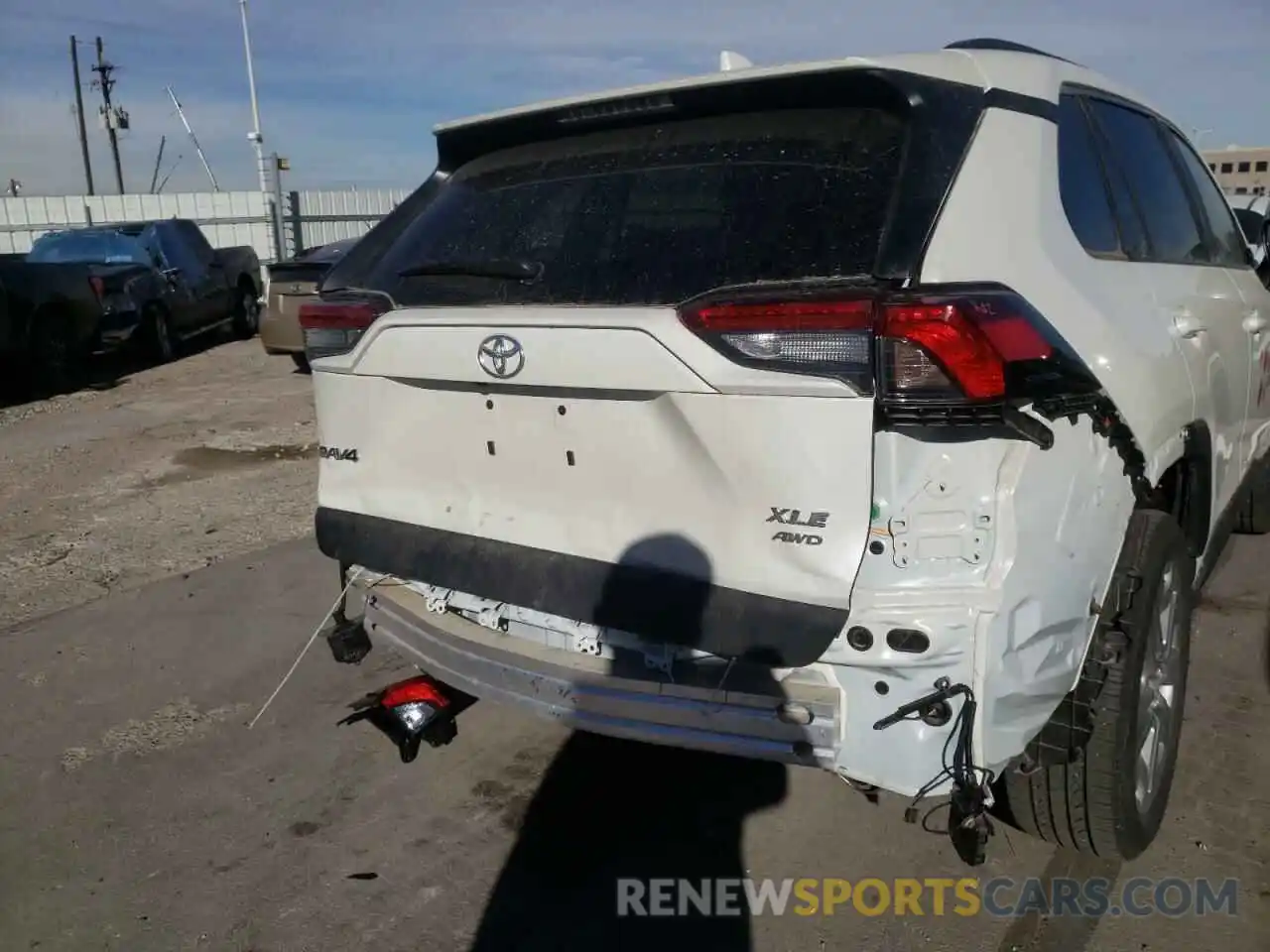 9 Photograph of a damaged car 2T3A1RFV4MW187625 TOYOTA RAV4 2021