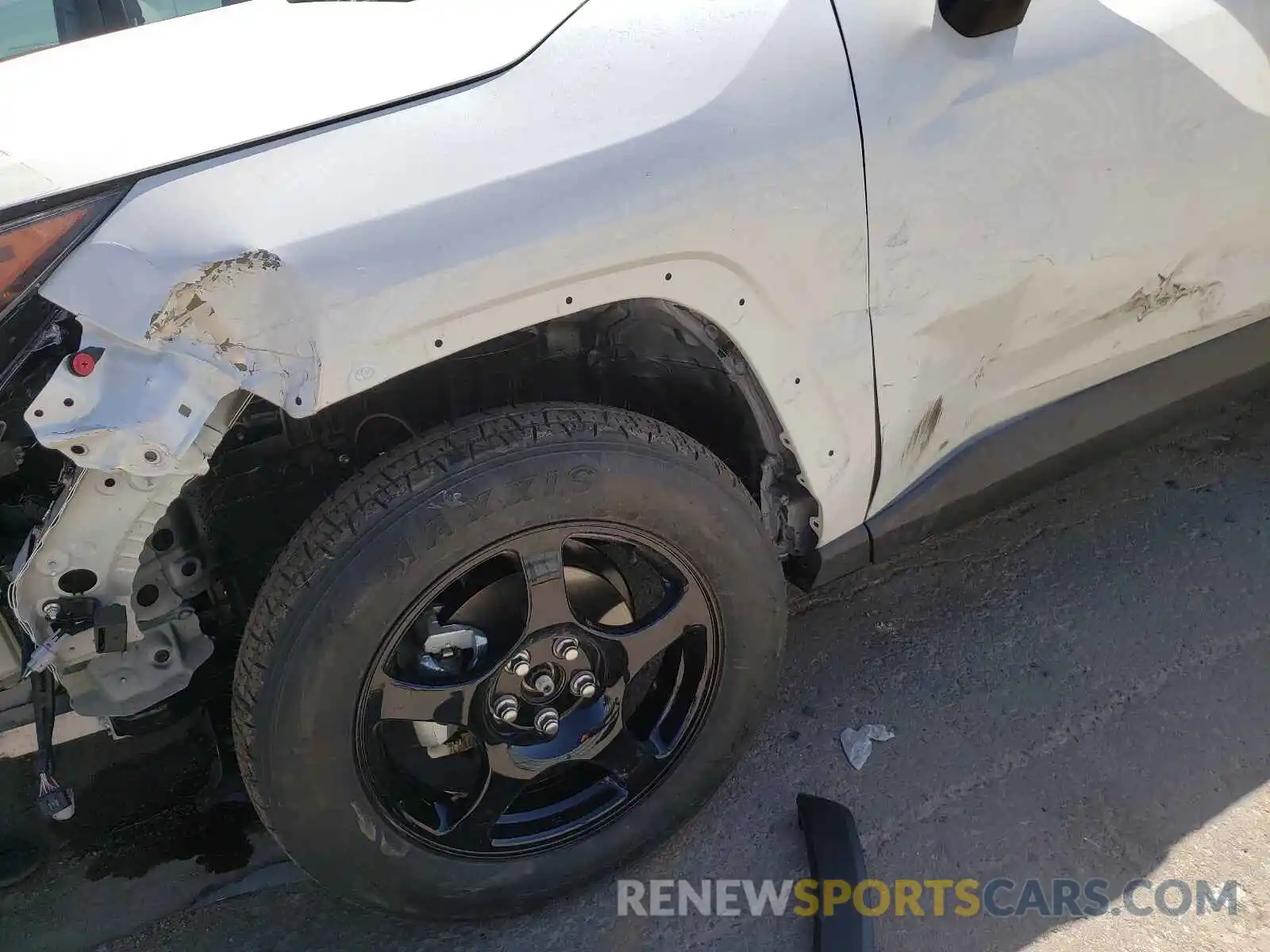 9 Photograph of a damaged car 2T3A1RFV4MW208893 TOYOTA RAV4 2021