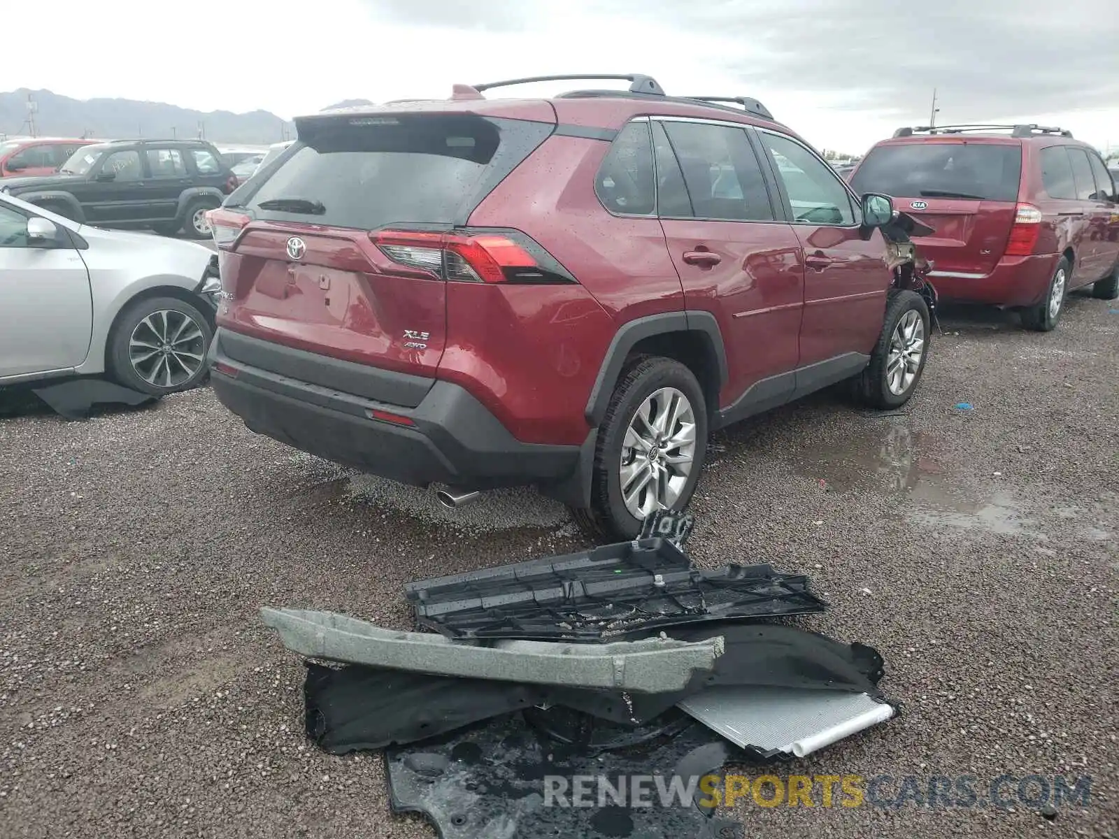 4 Photograph of a damaged car 2T3A1RFV4MW214533 TOYOTA RAV4 2021