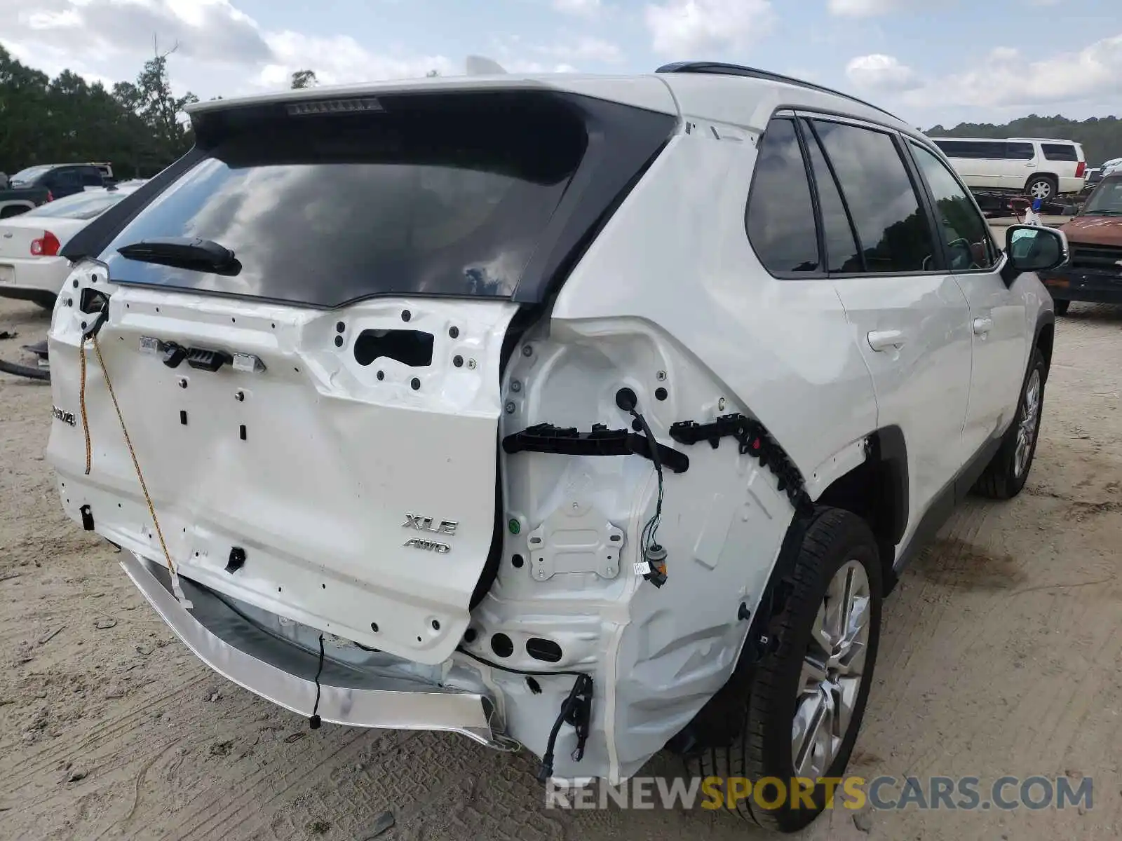 4 Photograph of a damaged car 2T3A1RFV4MW217139 TOYOTA RAV4 2021