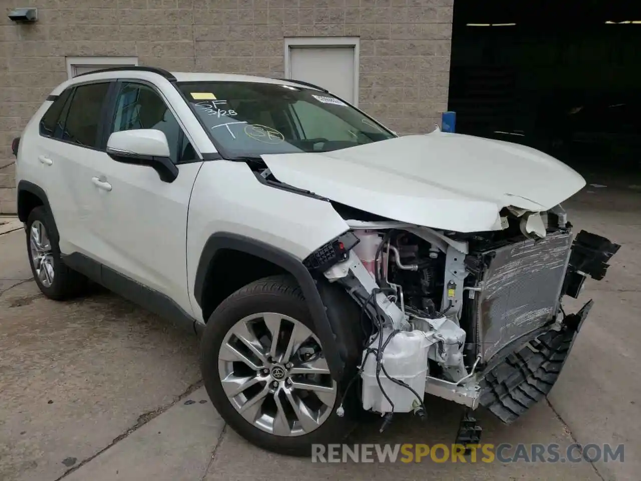 1 Photograph of a damaged car 2T3A1RFV4MW235432 TOYOTA RAV4 2021