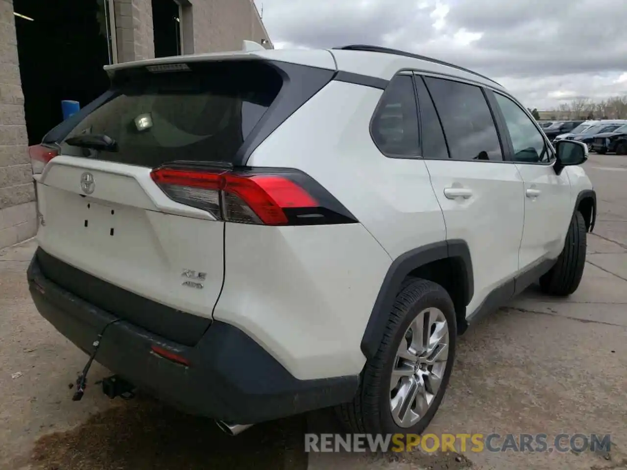 4 Photograph of a damaged car 2T3A1RFV4MW235432 TOYOTA RAV4 2021