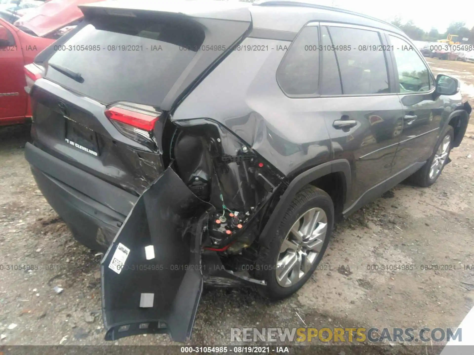 4 Photograph of a damaged car 2T3A1RFV5MC200402 TOYOTA RAV4 2021