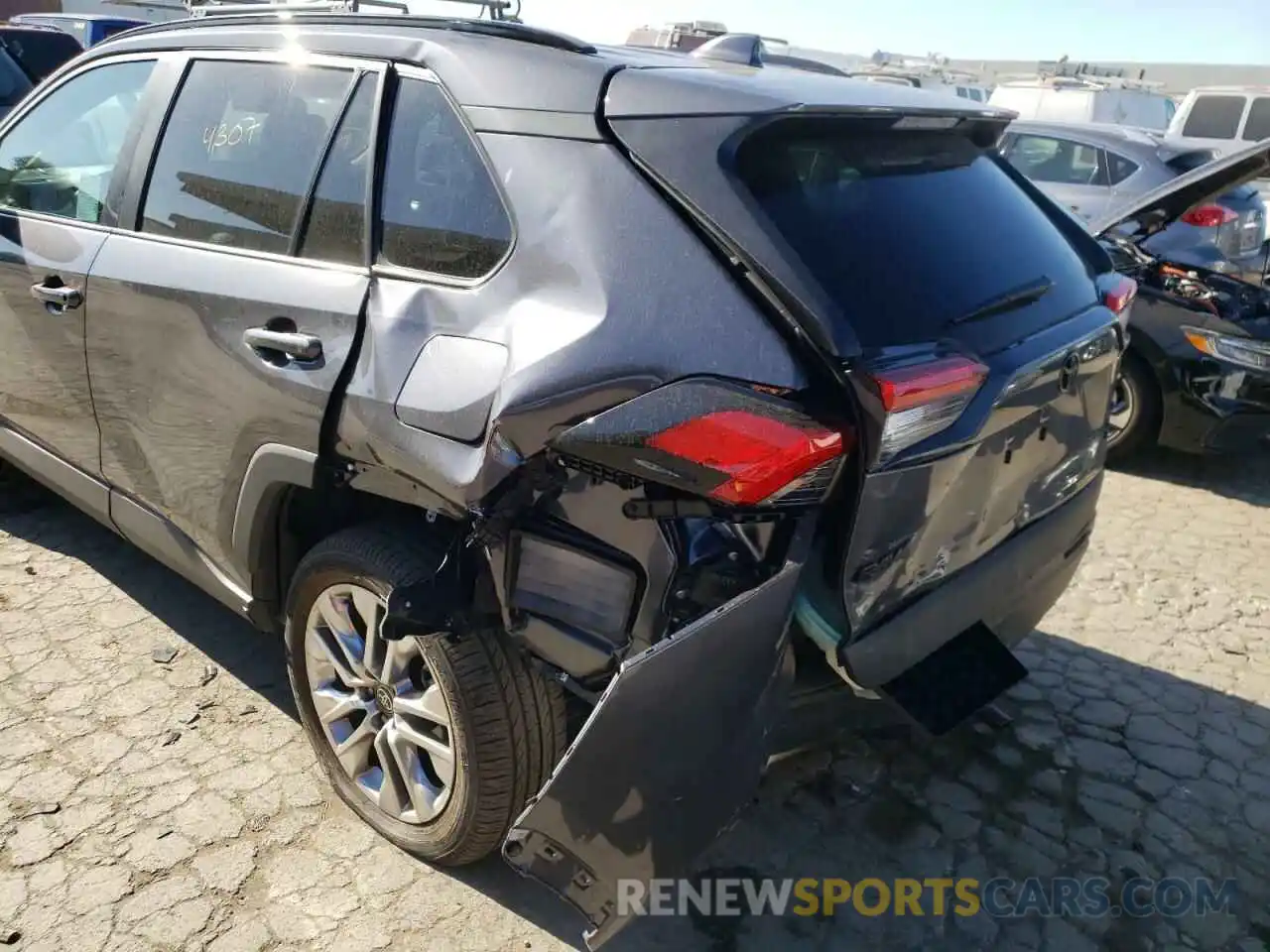 9 Photograph of a damaged car 2T3A1RFV5MC253939 TOYOTA RAV4 2021