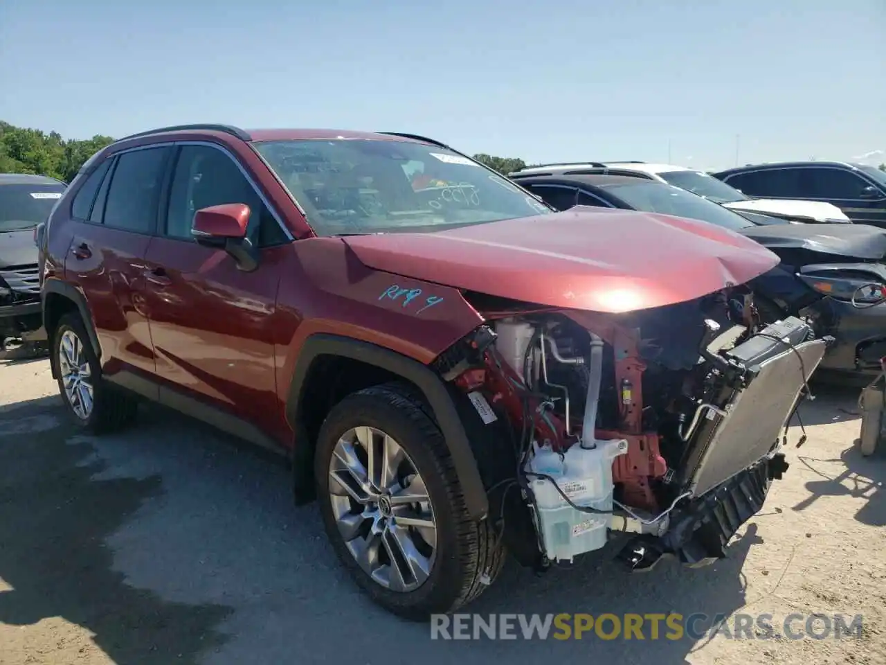 1 Photograph of a damaged car 2T3A1RFV5MW190906 TOYOTA RAV4 2021