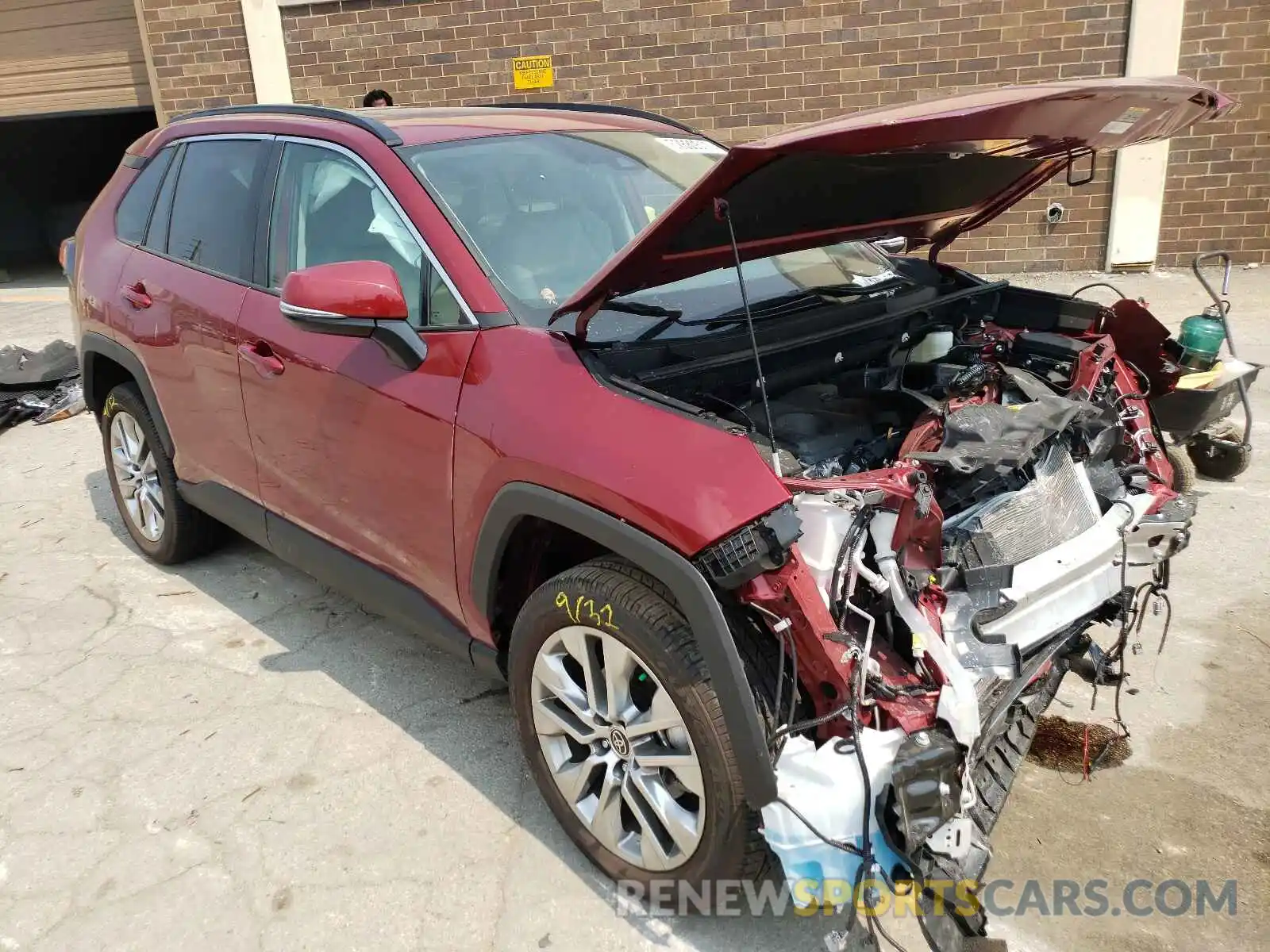 1 Photograph of a damaged car 2T3A1RFV5MW196723 TOYOTA RAV4 2021