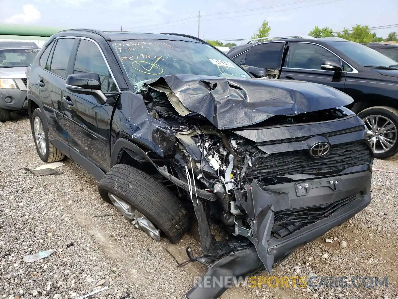 1 Photograph of a damaged car 2T3A1RFV6MC177776 TOYOTA RAV4 2021