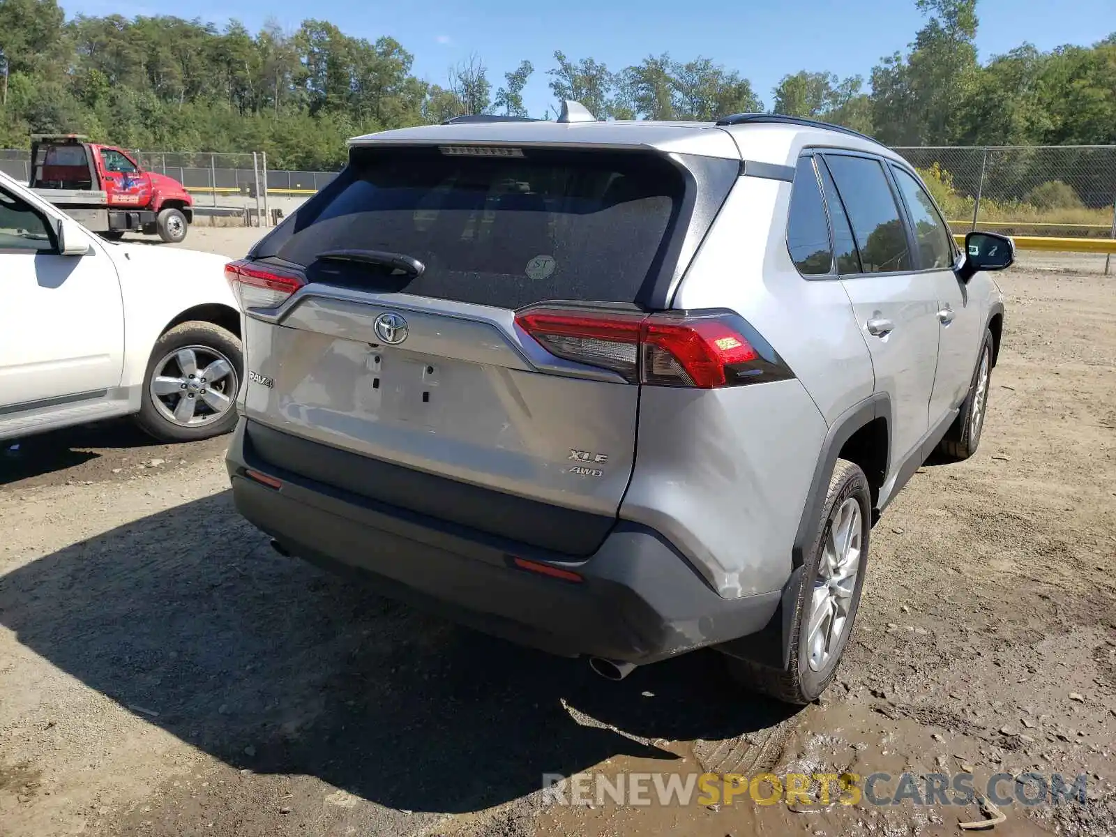 4 Photograph of a damaged car 2T3A1RFV6MW170499 TOYOTA RAV4 2021