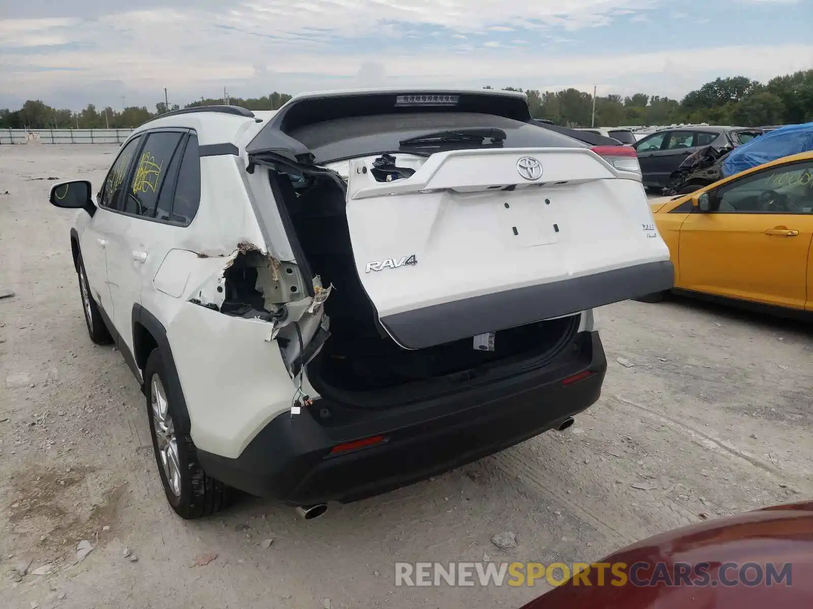 9 Photograph of a damaged car 2T3A1RFV6MW180417 TOYOTA RAV4 2021