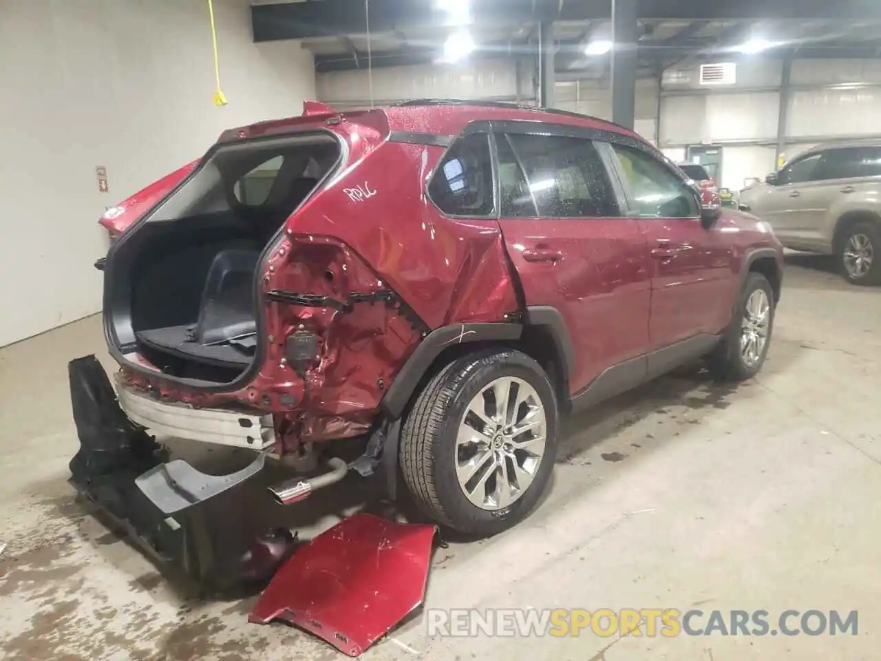 4 Photograph of a damaged car 2T3A1RFV6MW181745 TOYOTA RAV4 2021