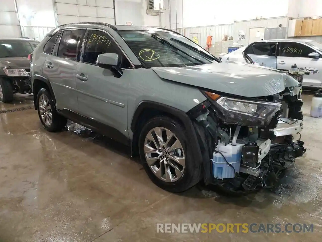 1 Photograph of a damaged car 2T3A1RFV6MW185116 TOYOTA RAV4 2021