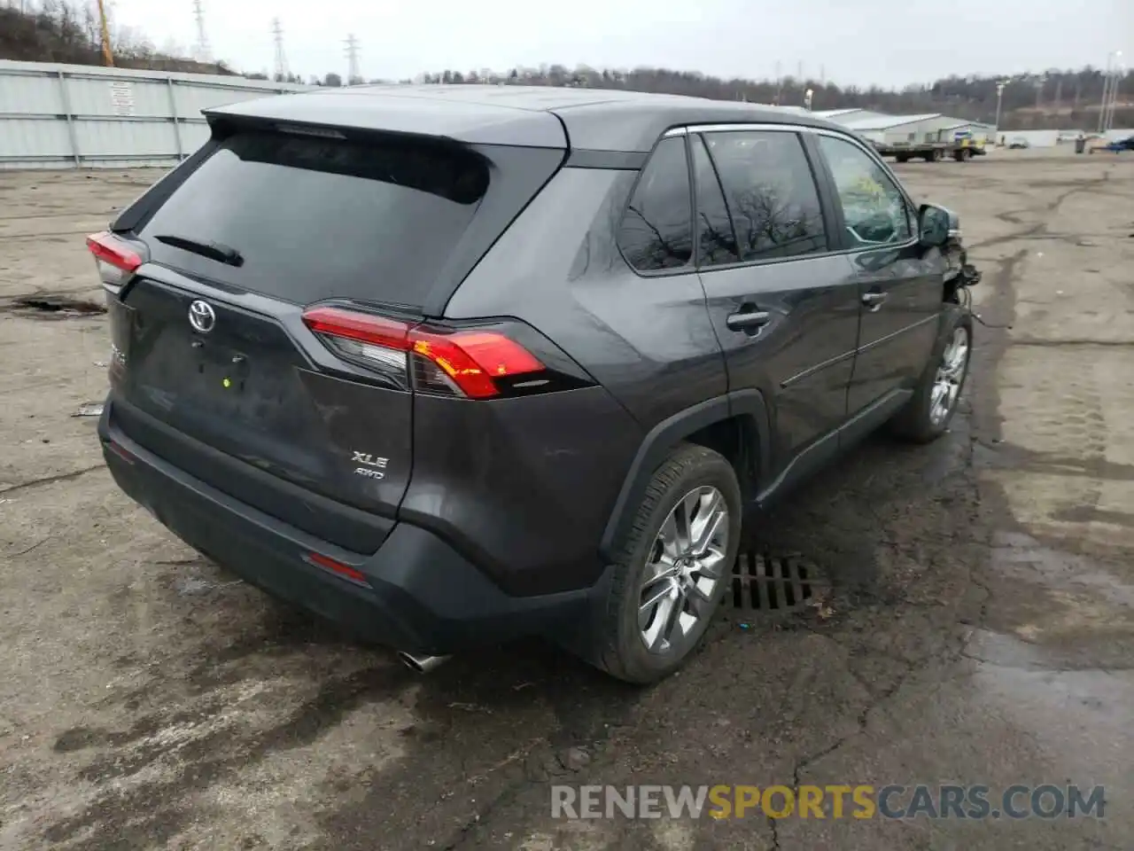 4 Photograph of a damaged car 2T3A1RFV7MC151557 TOYOTA RAV4 2021