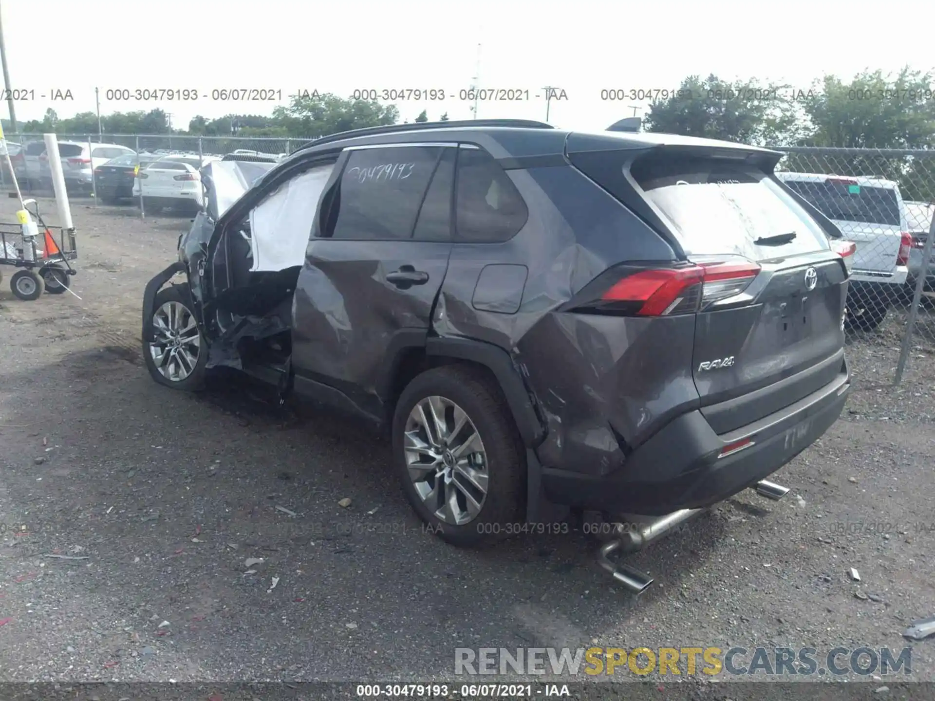 3 Photograph of a damaged car 2T3A1RFV7MC194344 TOYOTA RAV4 2021