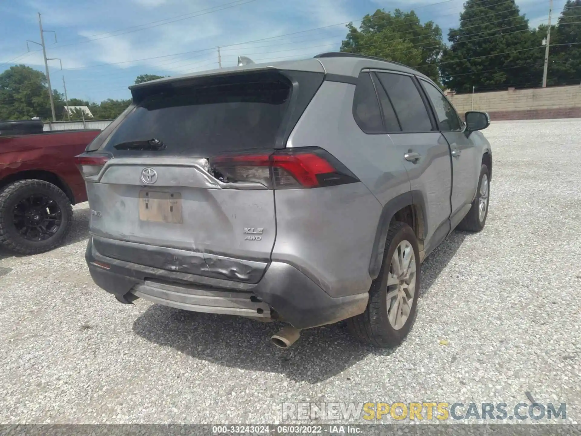 4 Photograph of a damaged car 2T3A1RFV7MC237015 TOYOTA RAV4 2021