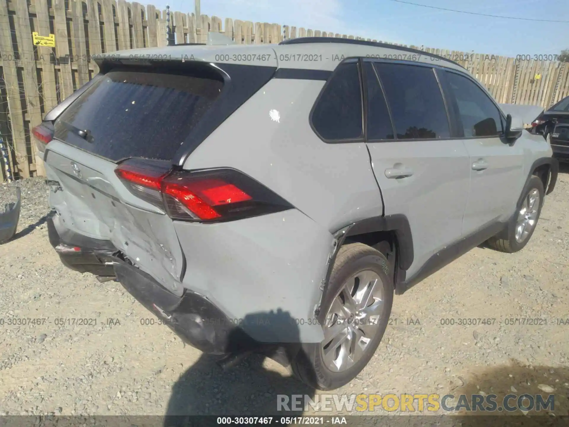 4 Photograph of a damaged car 2T3A1RFV7MW173136 TOYOTA RAV4 2021