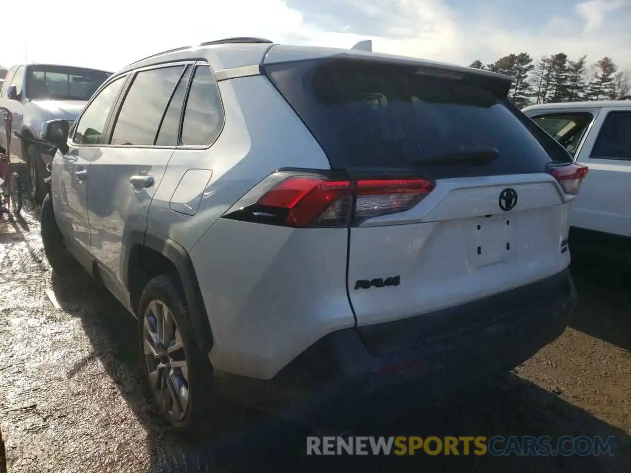 3 Photograph of a damaged car 2T3A1RFV7MW187585 TOYOTA RAV4 2021