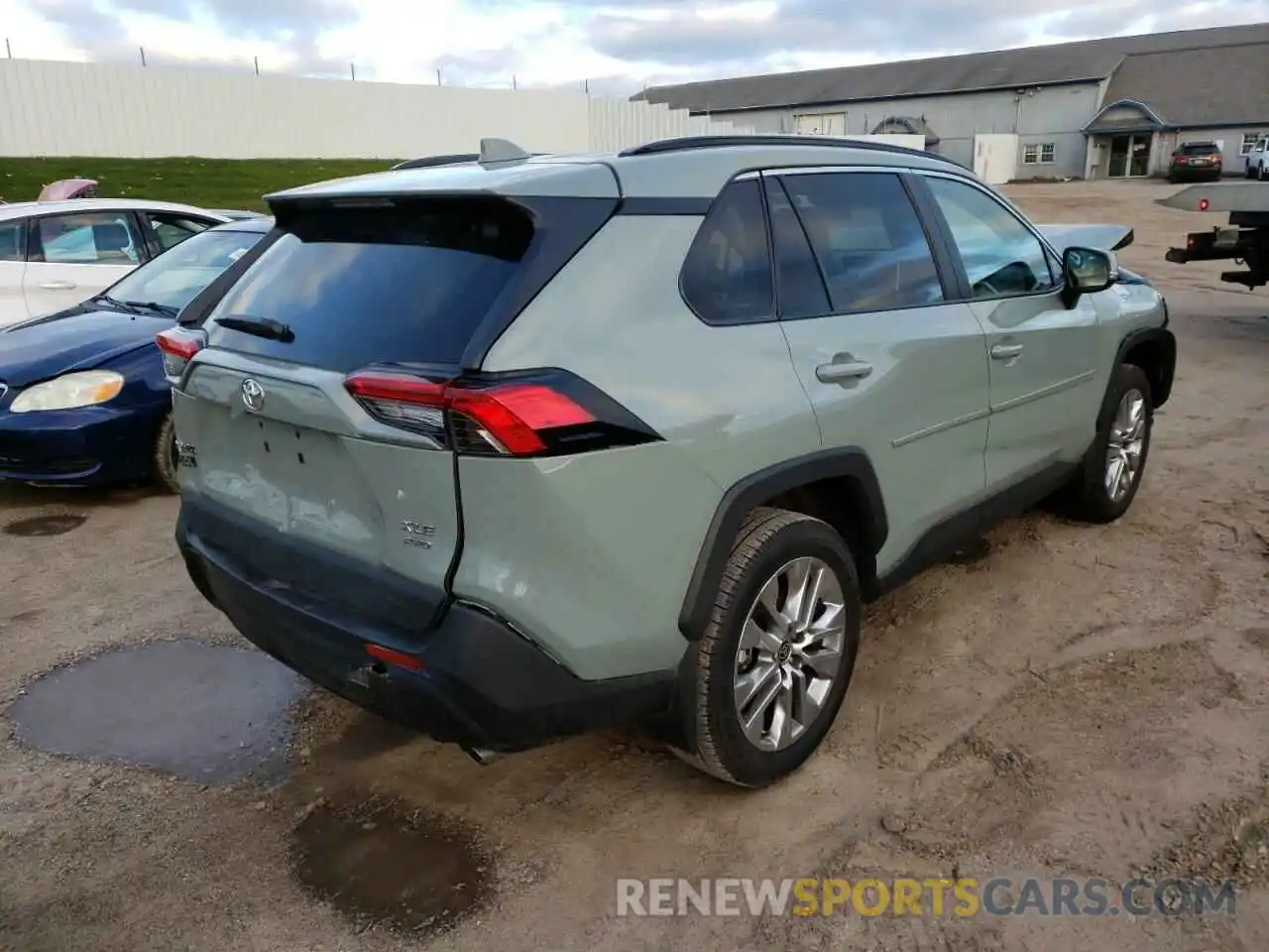 4 Photograph of a damaged car 2T3A1RFV7MW189093 TOYOTA RAV4 2021