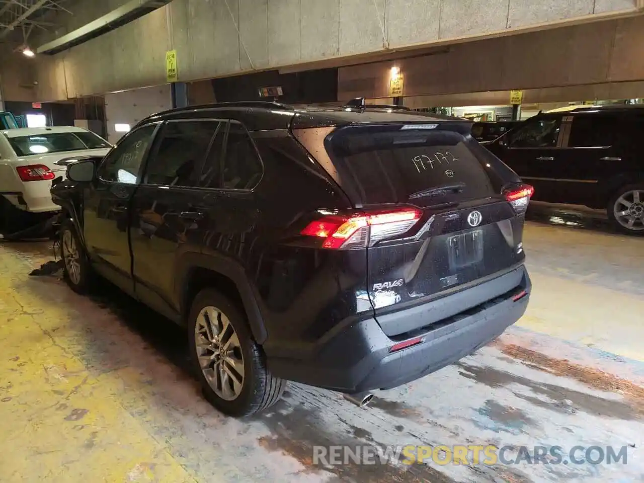 3 Photograph of a damaged car 2T3A1RFV8MC197172 TOYOTA RAV4 2021