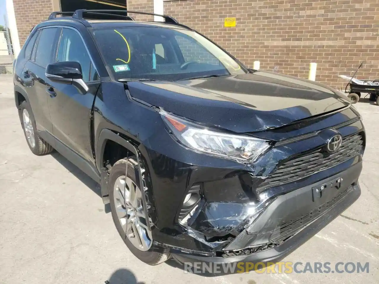 1 Photograph of a damaged car 2T3A1RFV8MC229960 TOYOTA RAV4 2021