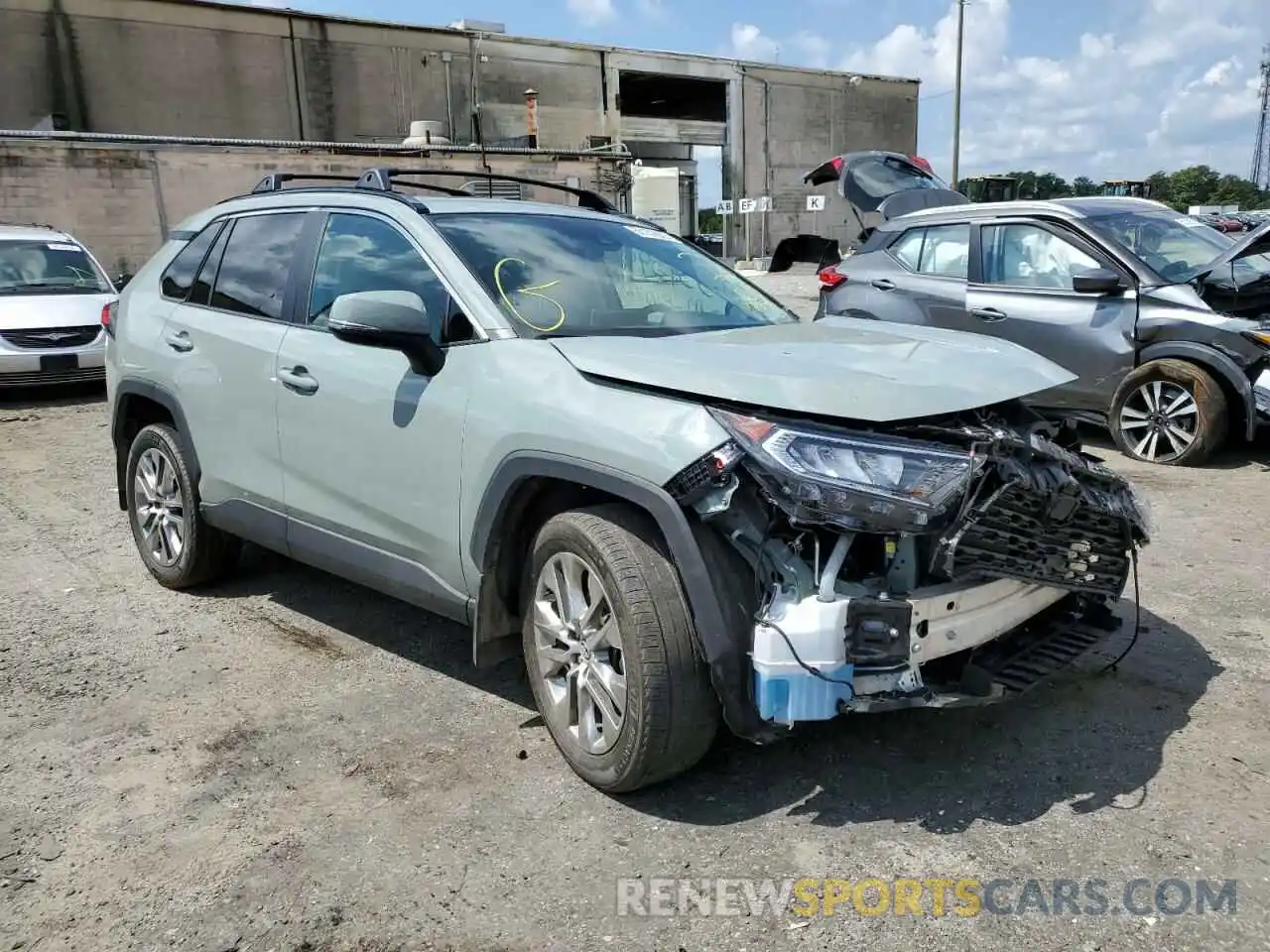 1 Photograph of a damaged car 2T3A1RFV8MW146222 TOYOTA RAV4 2021