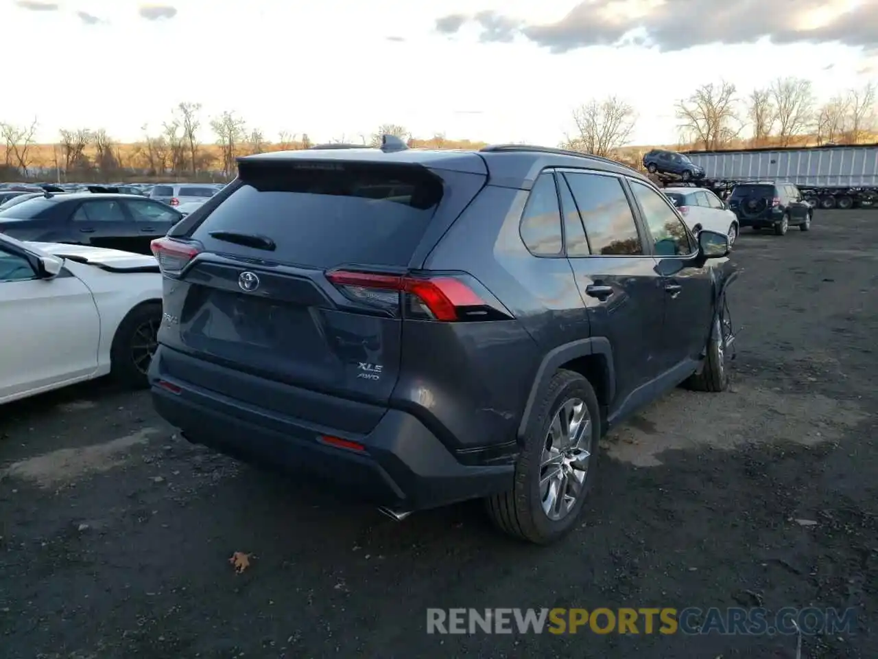 4 Photograph of a damaged car 2T3A1RFV8MW148715 TOYOTA RAV4 2021