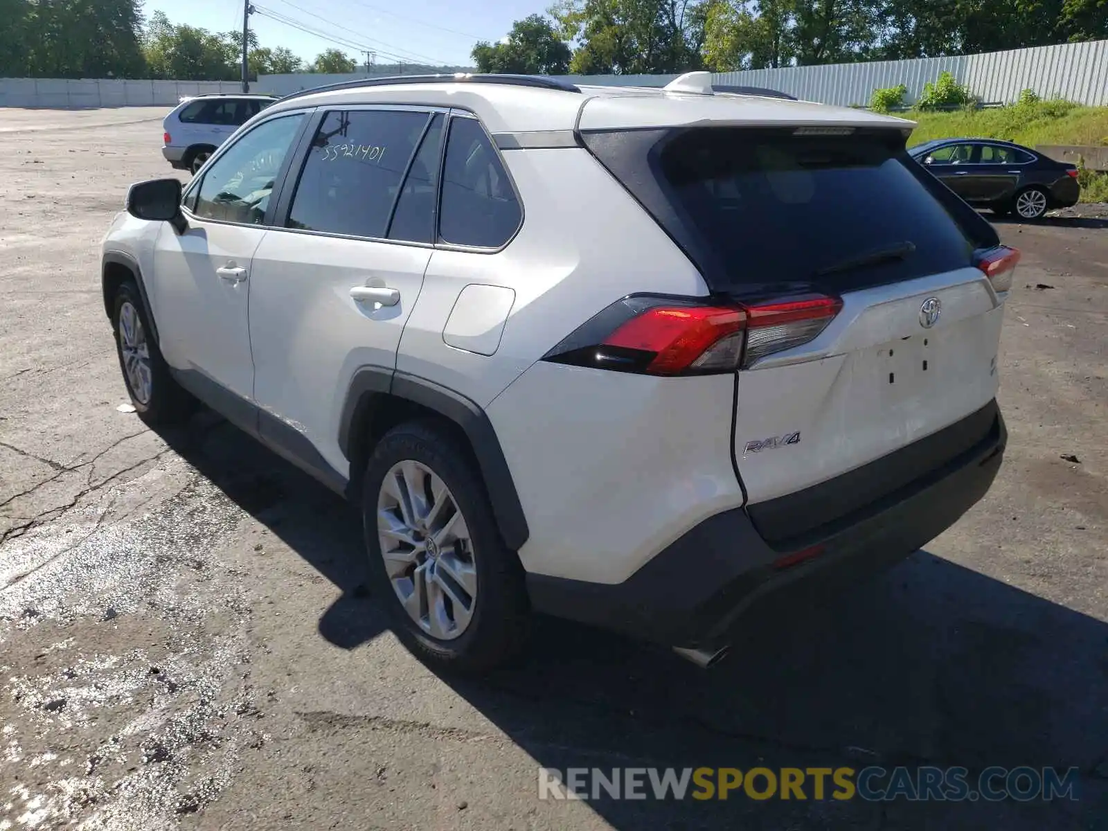 3 Photograph of a damaged car 2T3A1RFV8MW176045 TOYOTA RAV4 2021