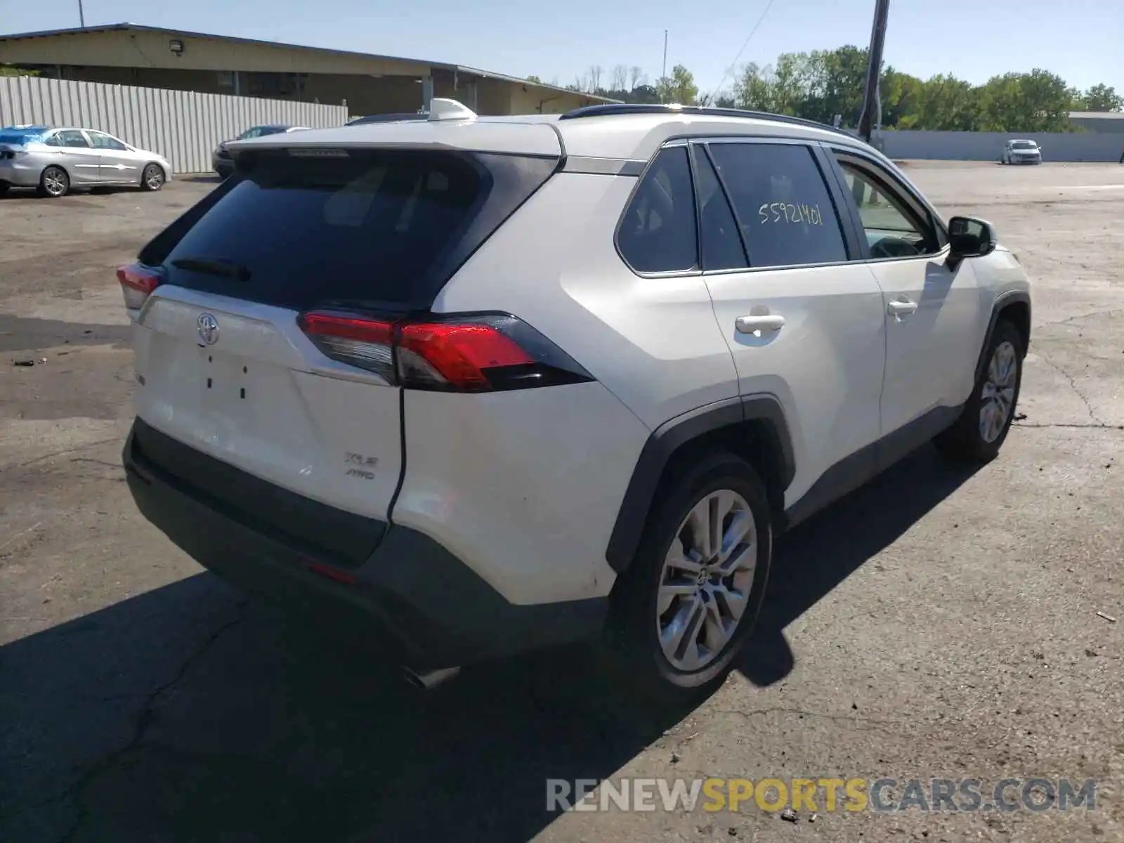 4 Photograph of a damaged car 2T3A1RFV8MW176045 TOYOTA RAV4 2021