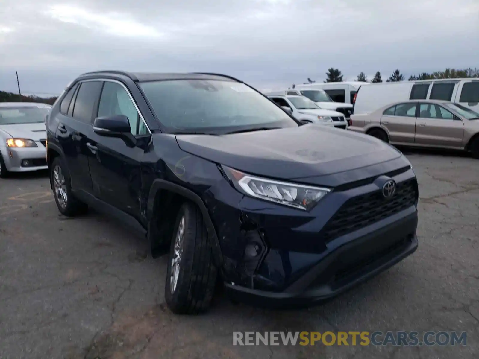 1 Photograph of a damaged car 2T3A1RFV8MW181696 TOYOTA RAV4 2021