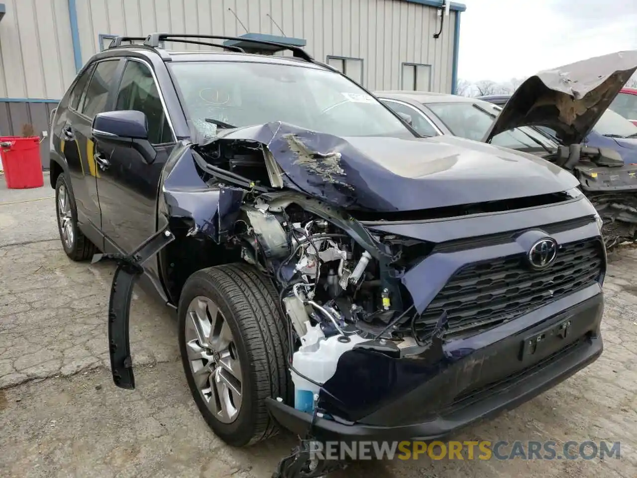 1 Photograph of a damaged car 2T3A1RFV8MW197526 TOYOTA RAV4 2021