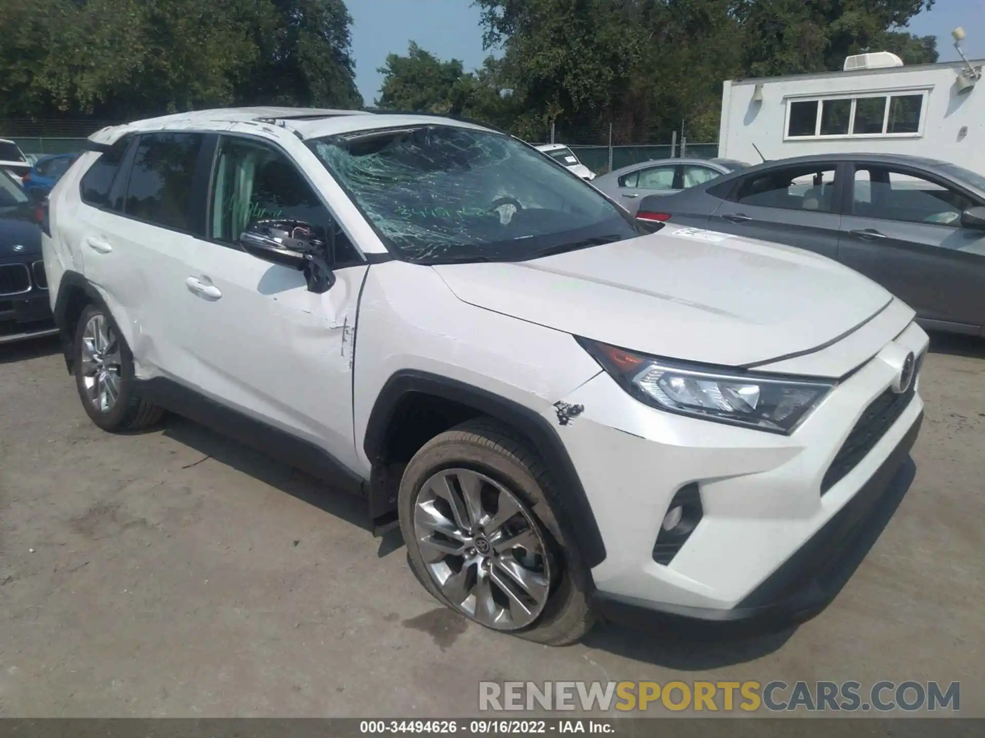 1 Photograph of a damaged car 2T3A1RFV8MW211909 TOYOTA RAV4 2021