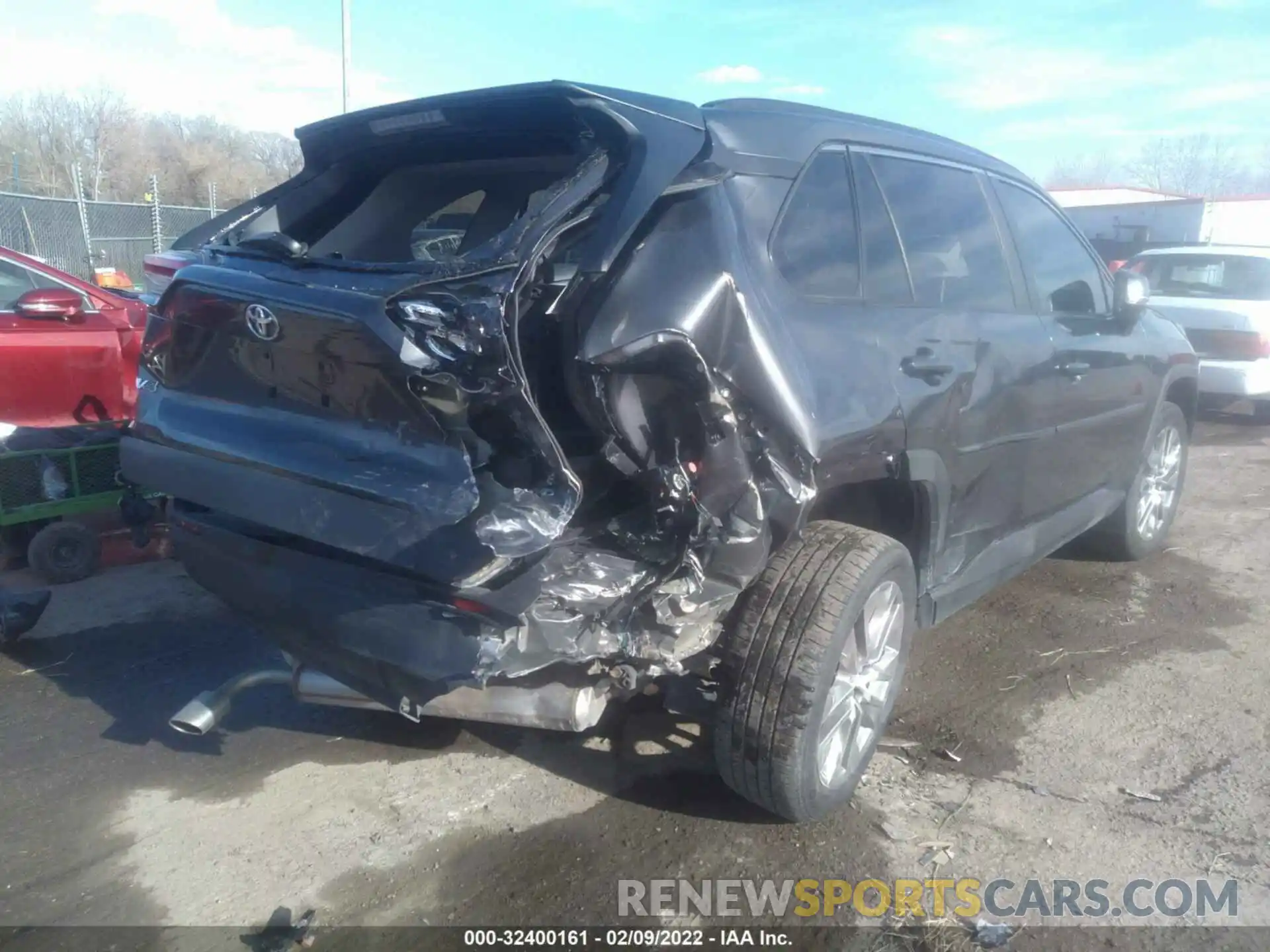 4 Photograph of a damaged car 2T3A1RFV9MC148028 TOYOTA RAV4 2021