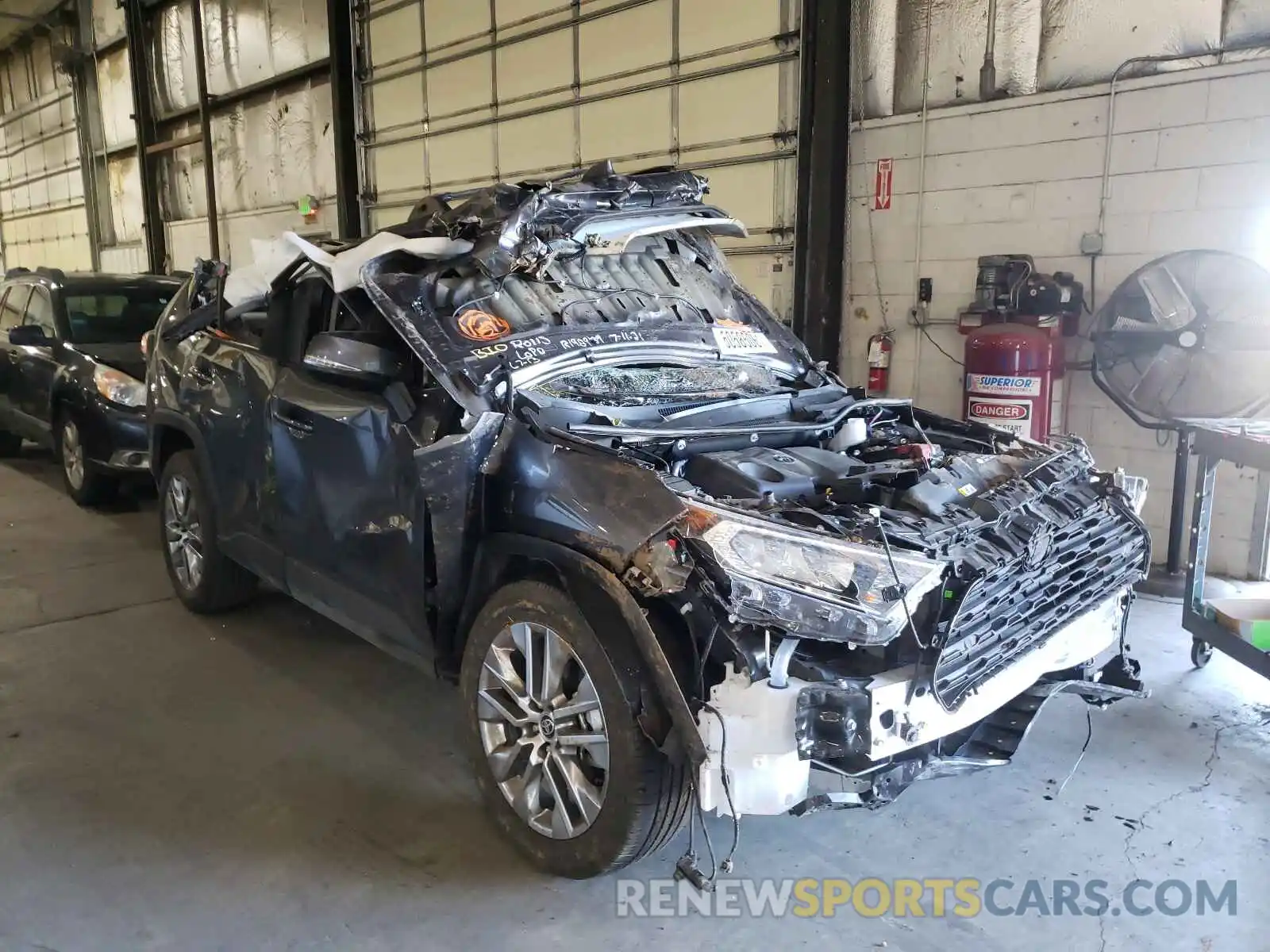 1 Photograph of a damaged car 2T3A1RFV9MC171180 TOYOTA RAV4 2021