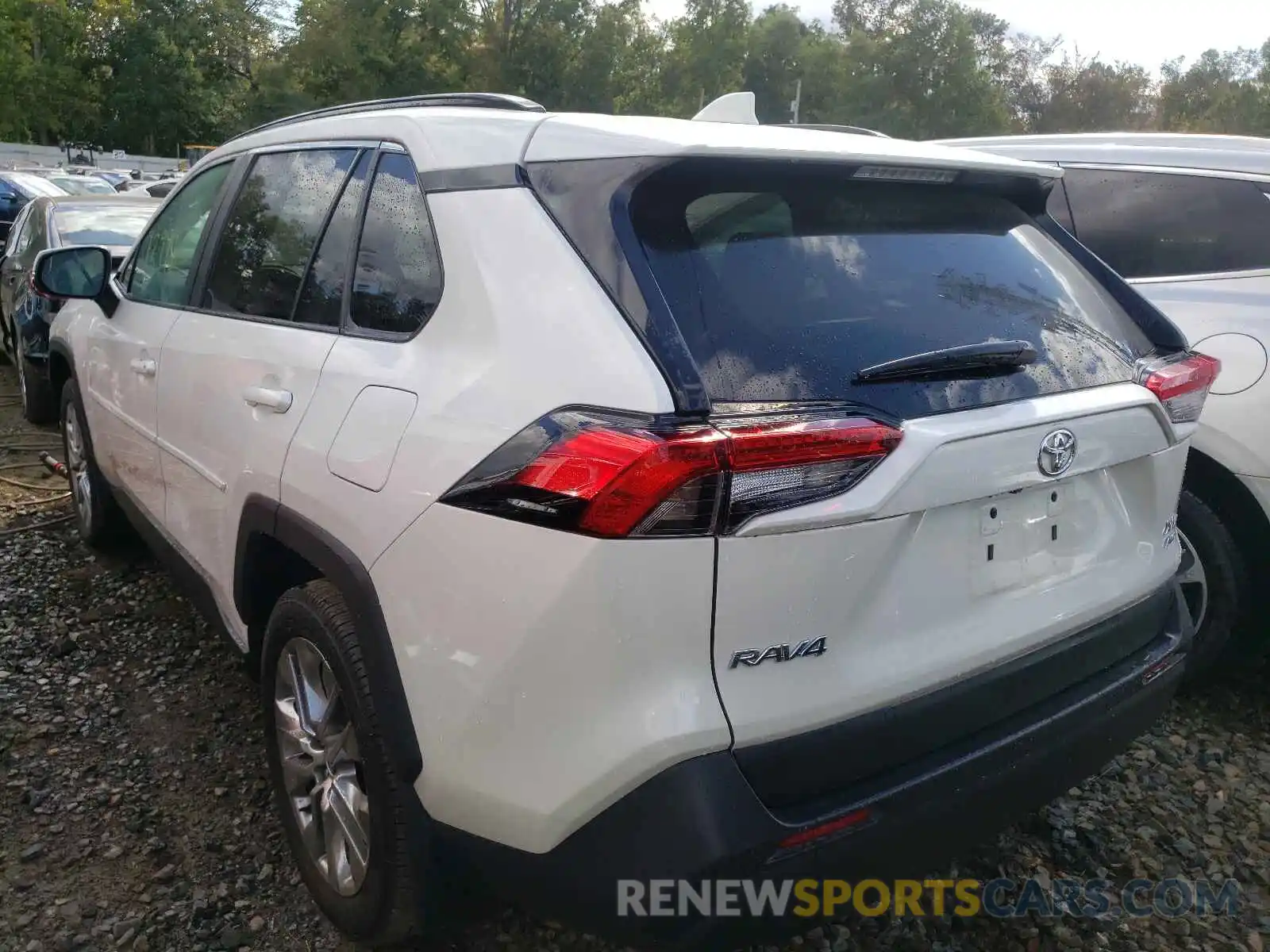 3 Photograph of a damaged car 2T3A1RFV9MW170674 TOYOTA RAV4 2021