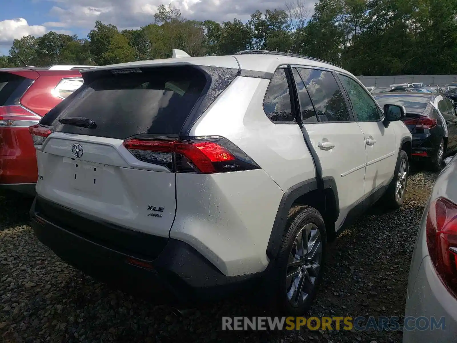 4 Photograph of a damaged car 2T3A1RFV9MW170674 TOYOTA RAV4 2021