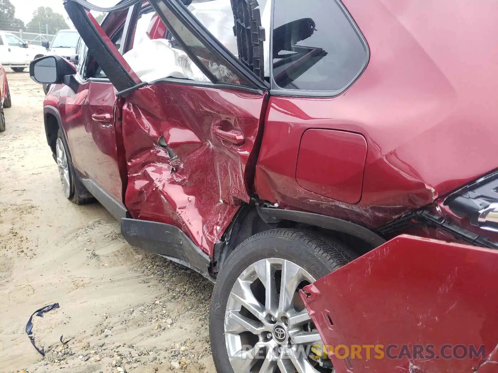 9 Photograph of a damaged car 2T3A1RFV9MW187314 TOYOTA RAV4 2021