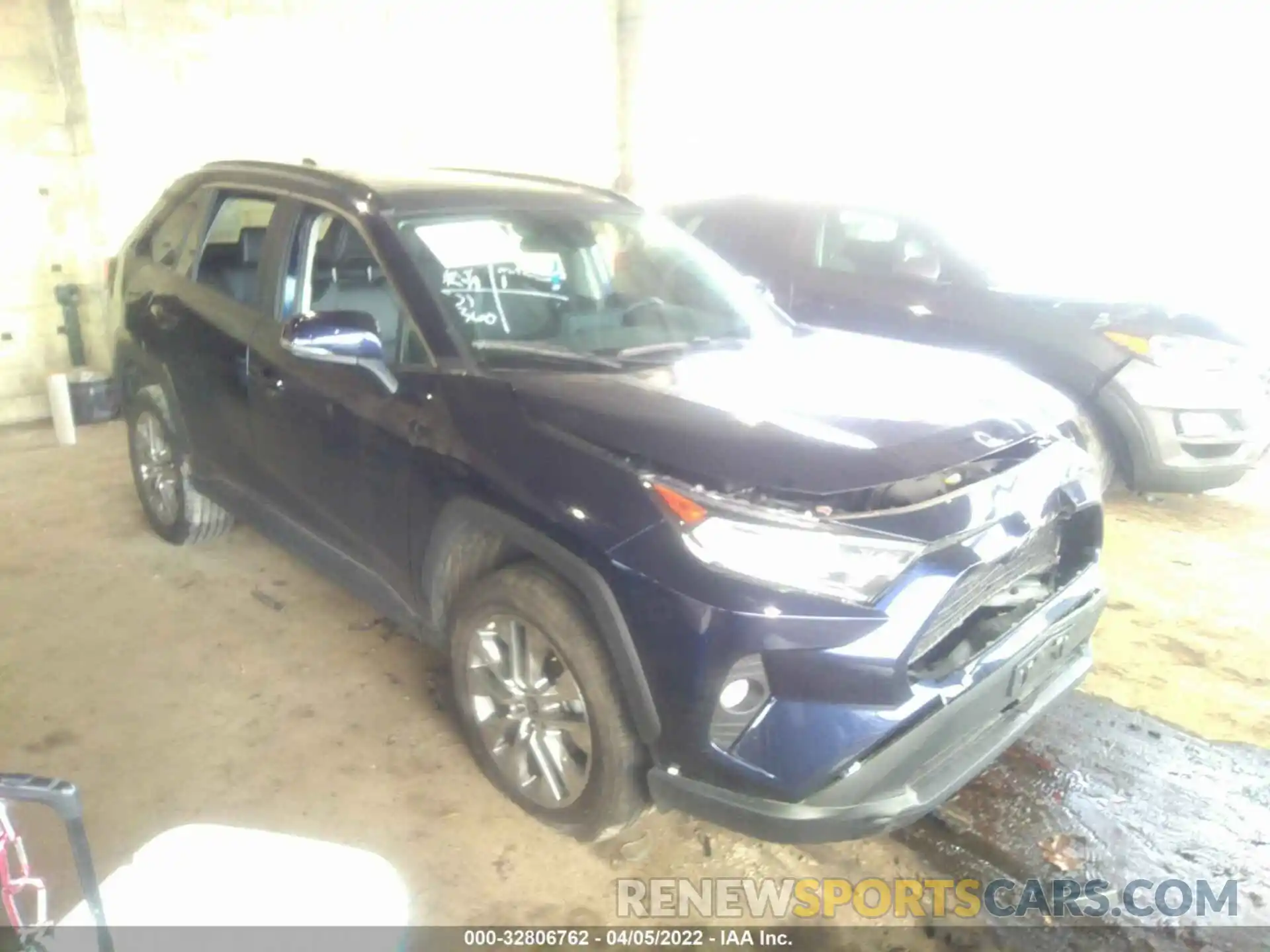 1 Photograph of a damaged car 2T3A1RFV9MW196112 TOYOTA RAV4 2021