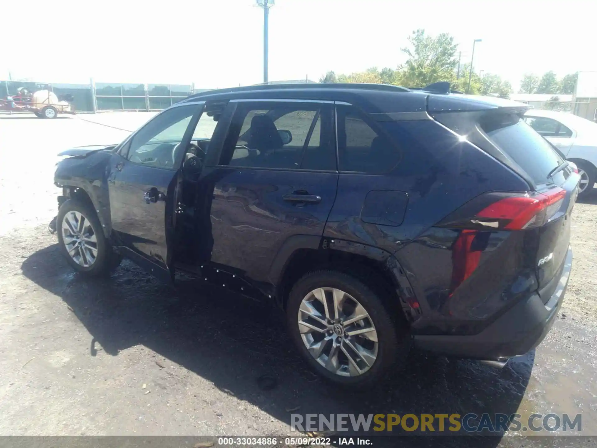 3 Photograph of a damaged car 2T3A1RFV9MW235197 TOYOTA RAV4 2021