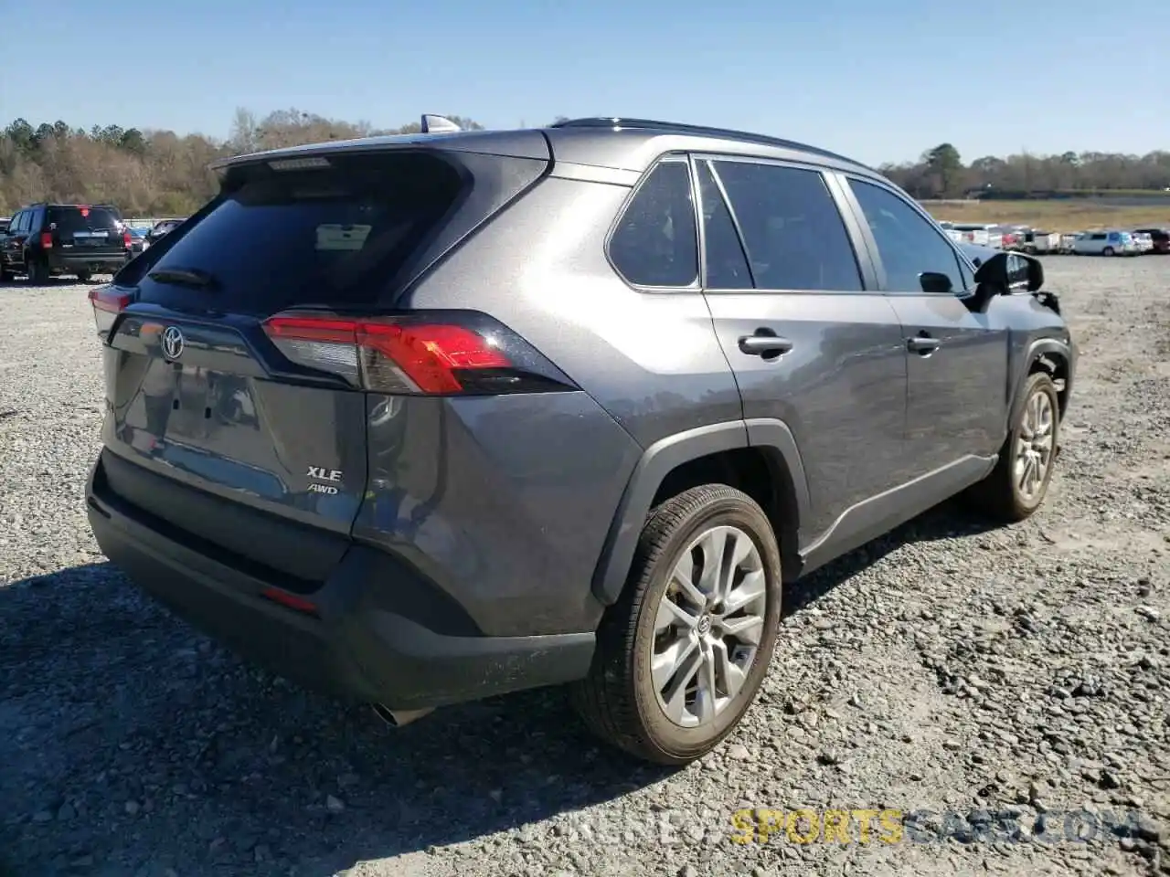 4 Photograph of a damaged car 2T3A1RFVXMC150600 TOYOTA RAV4 2021